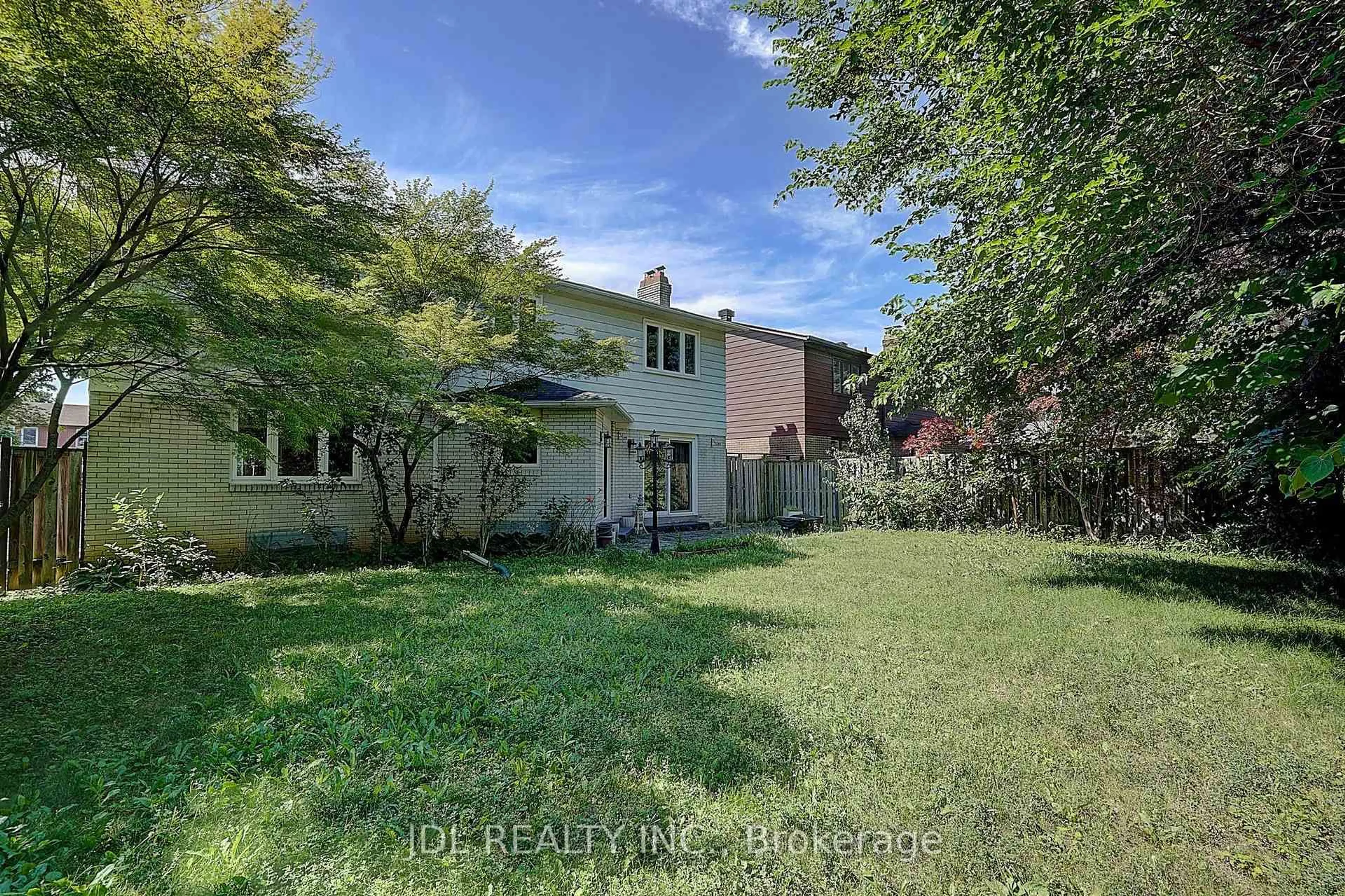 A pic from outside/outdoor area/front of a property/back of a property/a pic from drone, unknown for 20 Mossgrove Tr, Toronto Ontario M2L 2W3