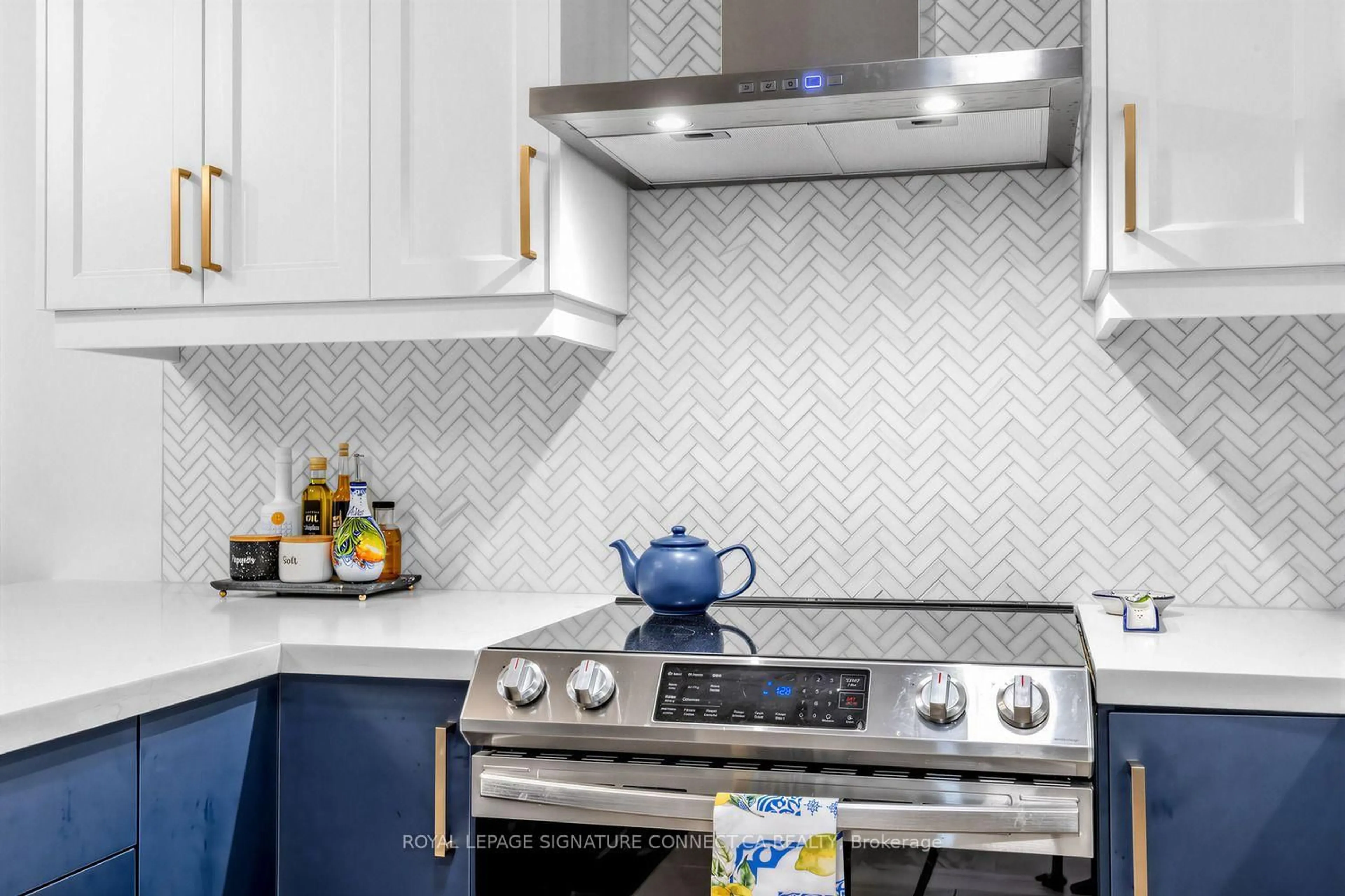 Contemporary kitchen, ceramic/tile floor for 66 Portland St #PH806, Toronto Ontario M5V 2M6