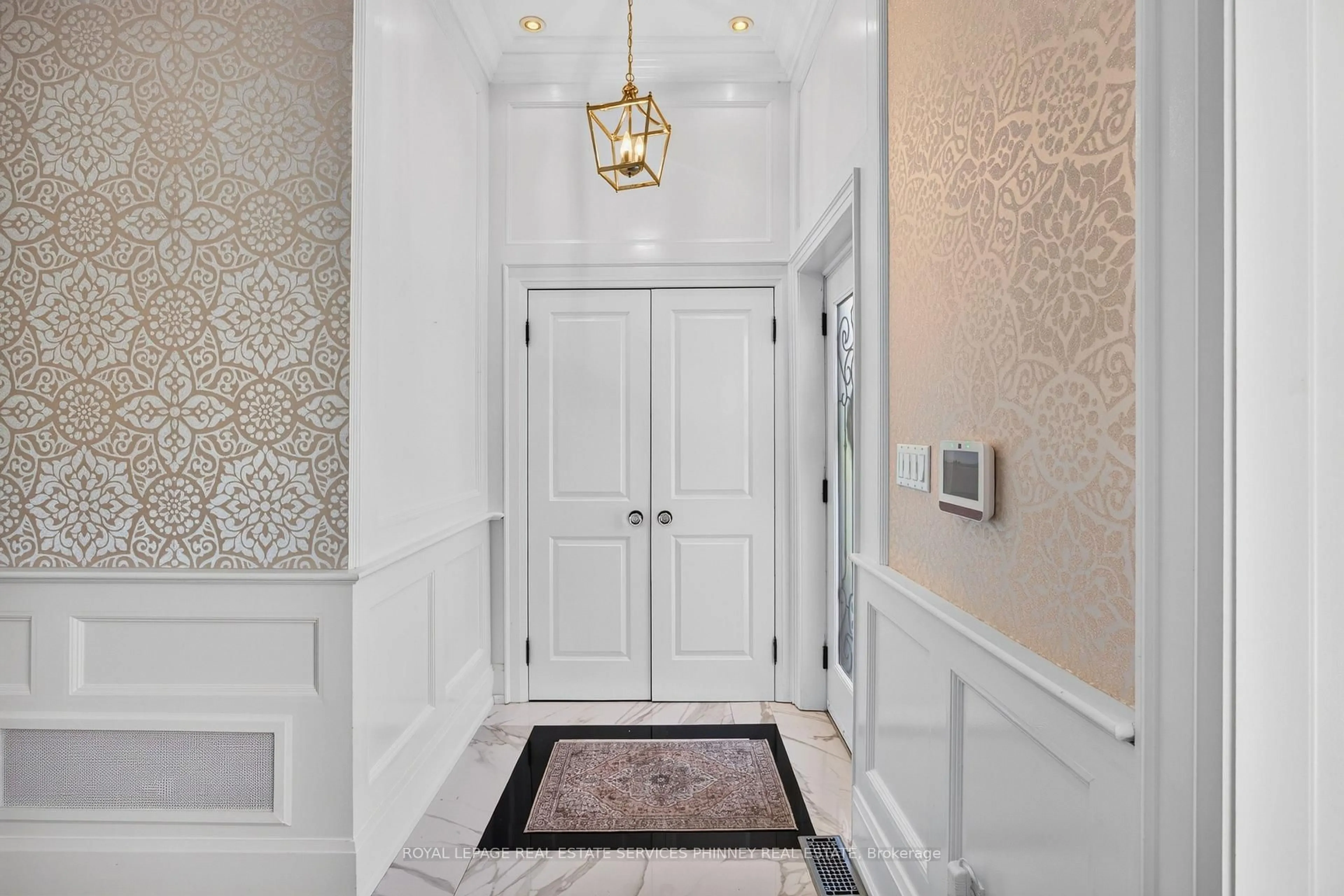 Indoor entryway for 245 Florence Ave, Toronto Ontario M2N 1G7