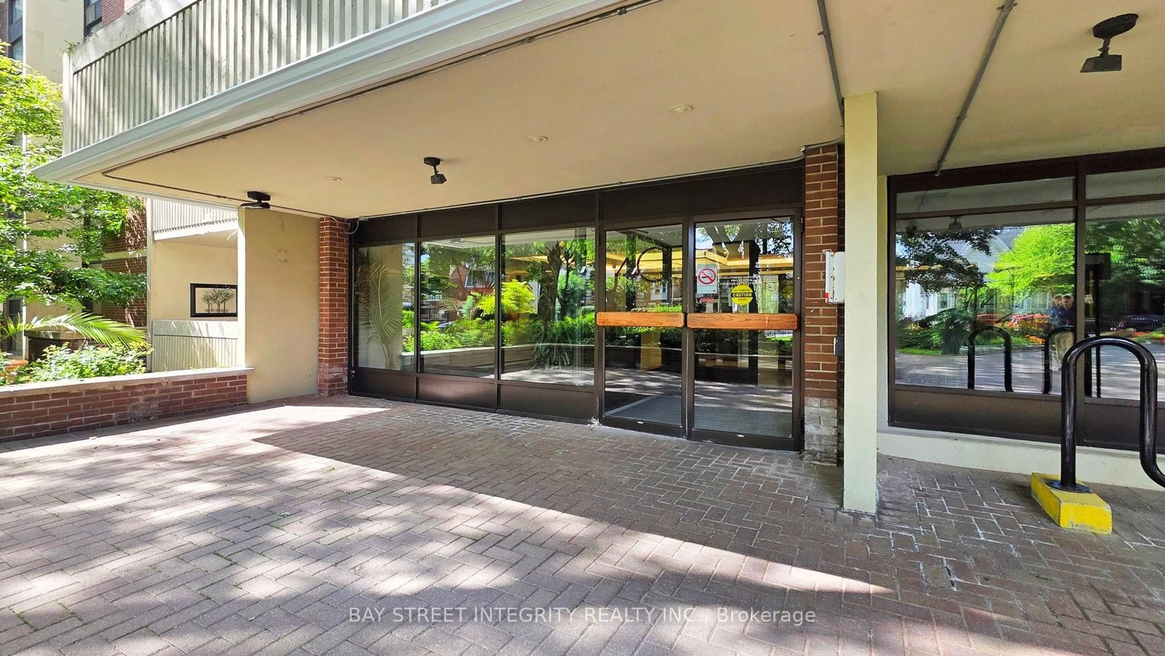 Indoor foyer for 40 Homewood Ave #3104, Toronto Ontario M4Y 2K2