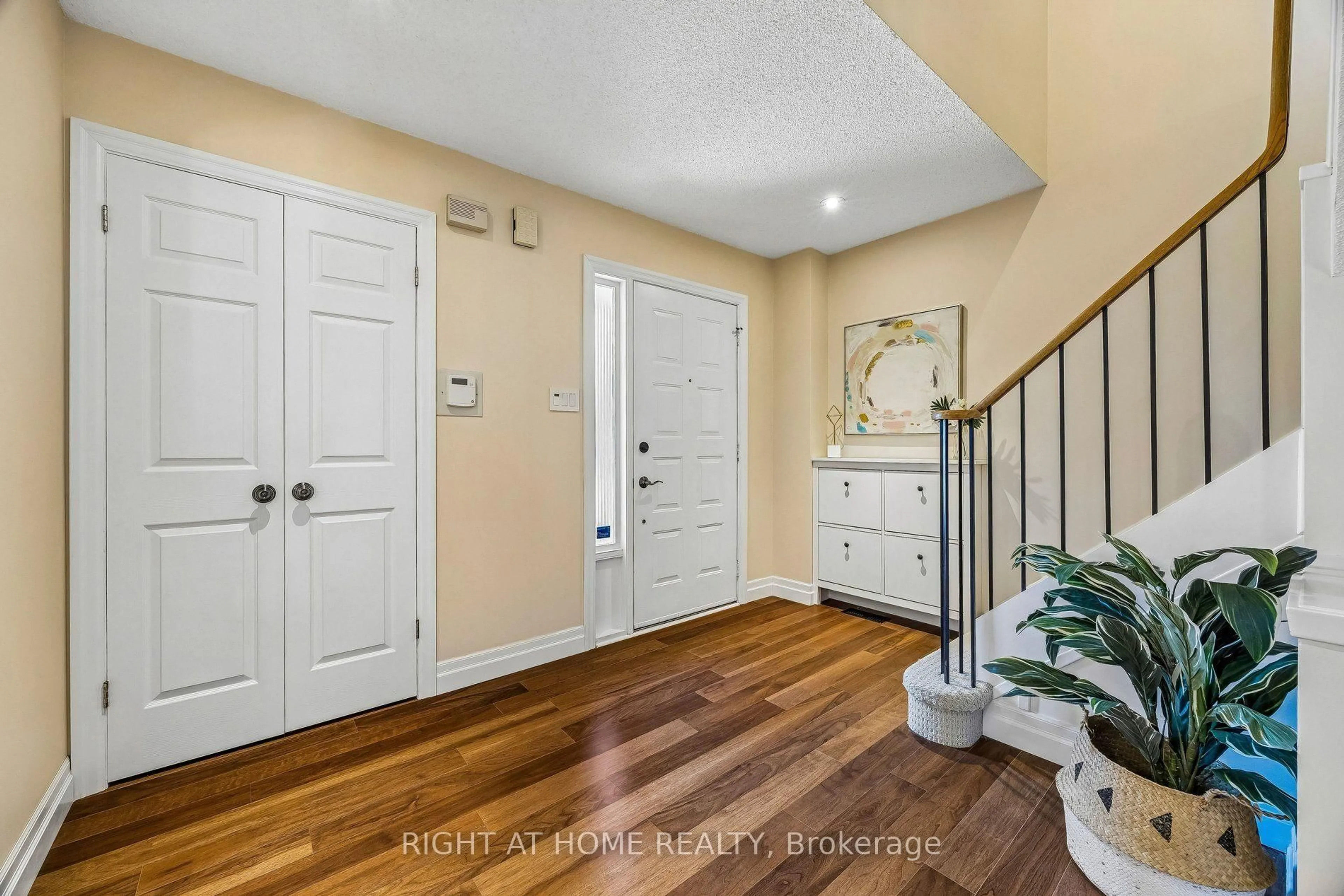 Indoor entryway for 44 Protea Gdns, Toronto Ontario M2K 2W6