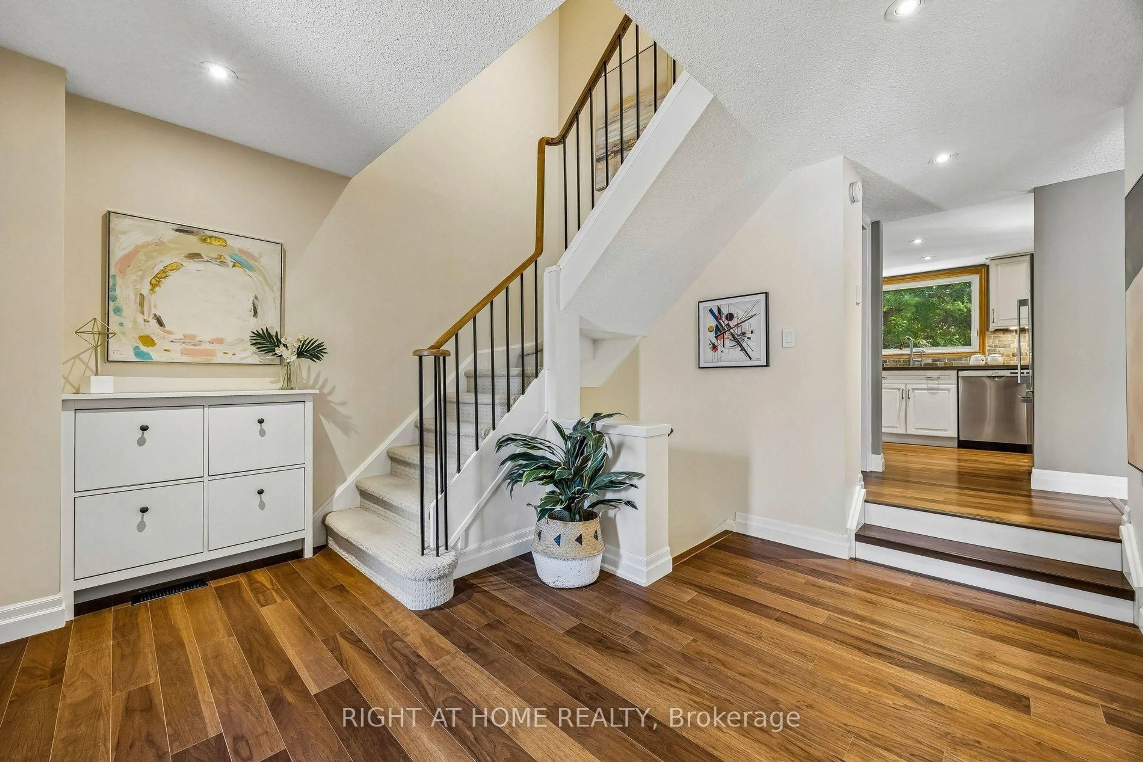 Indoor entryway for 44 Protea Gdns, Toronto Ontario M2K 2W6