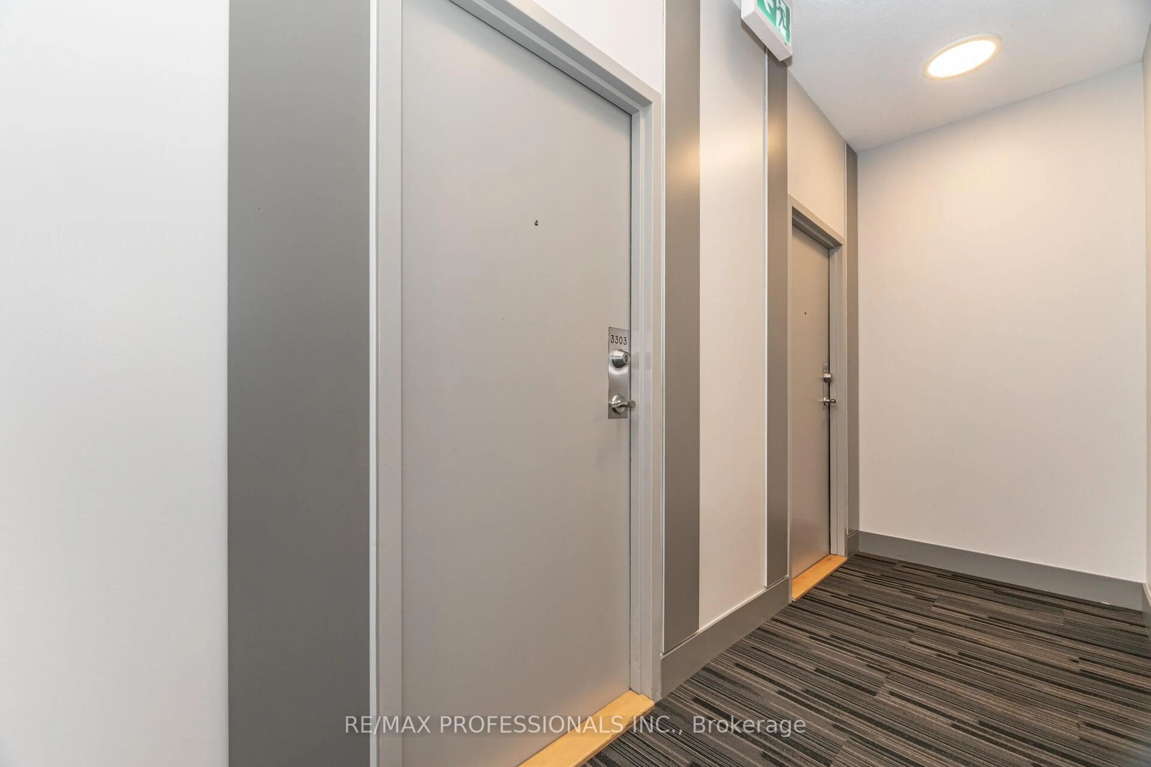 Indoor foyer for 361 Front St #3303, Toronto Ontario M5V 3R5