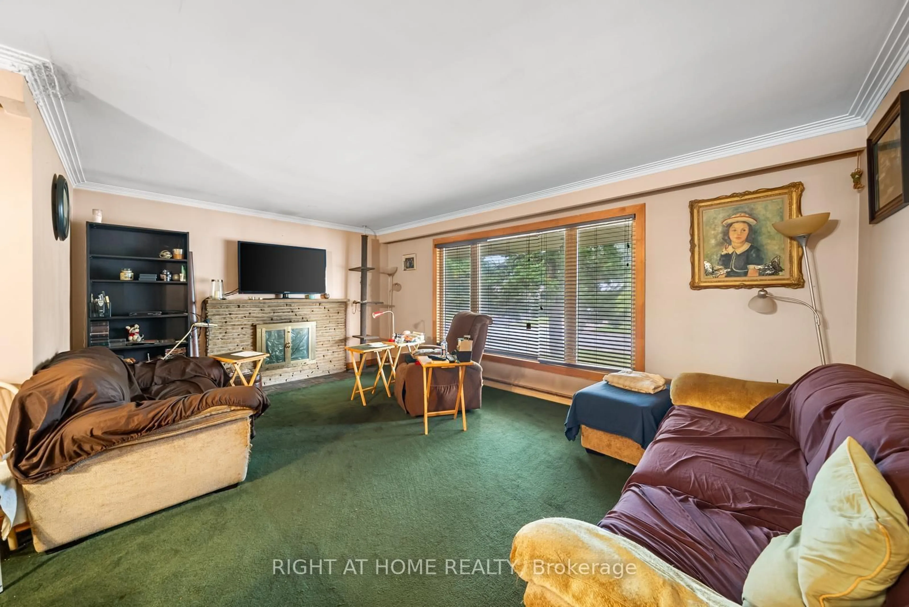 Living room with furniture, unknown for 39 Heathview Ave, Toronto Ontario M2K 2C2