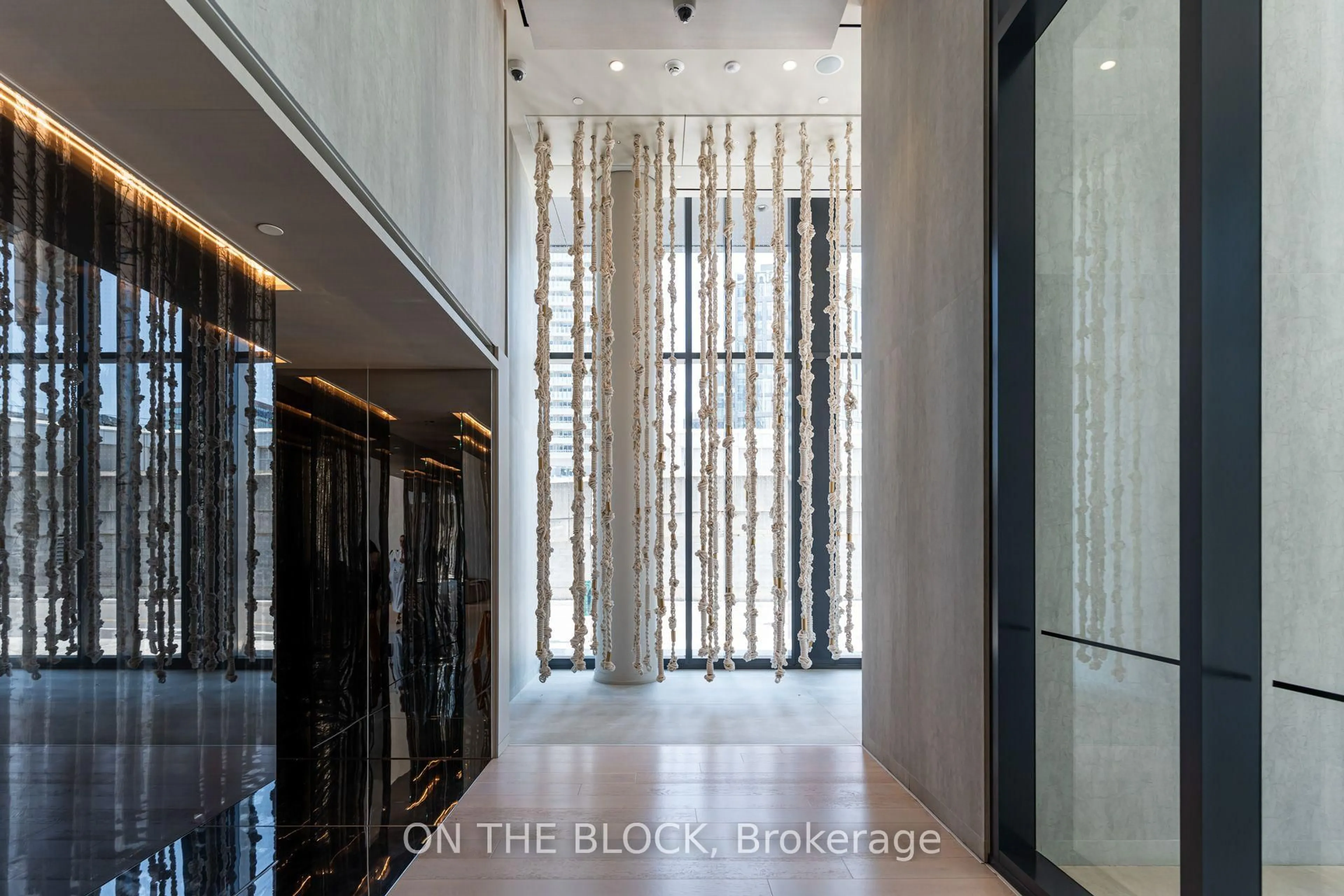 Indoor foyer for 138 Downes St #2801, Toronto Ontario M5E 0E4