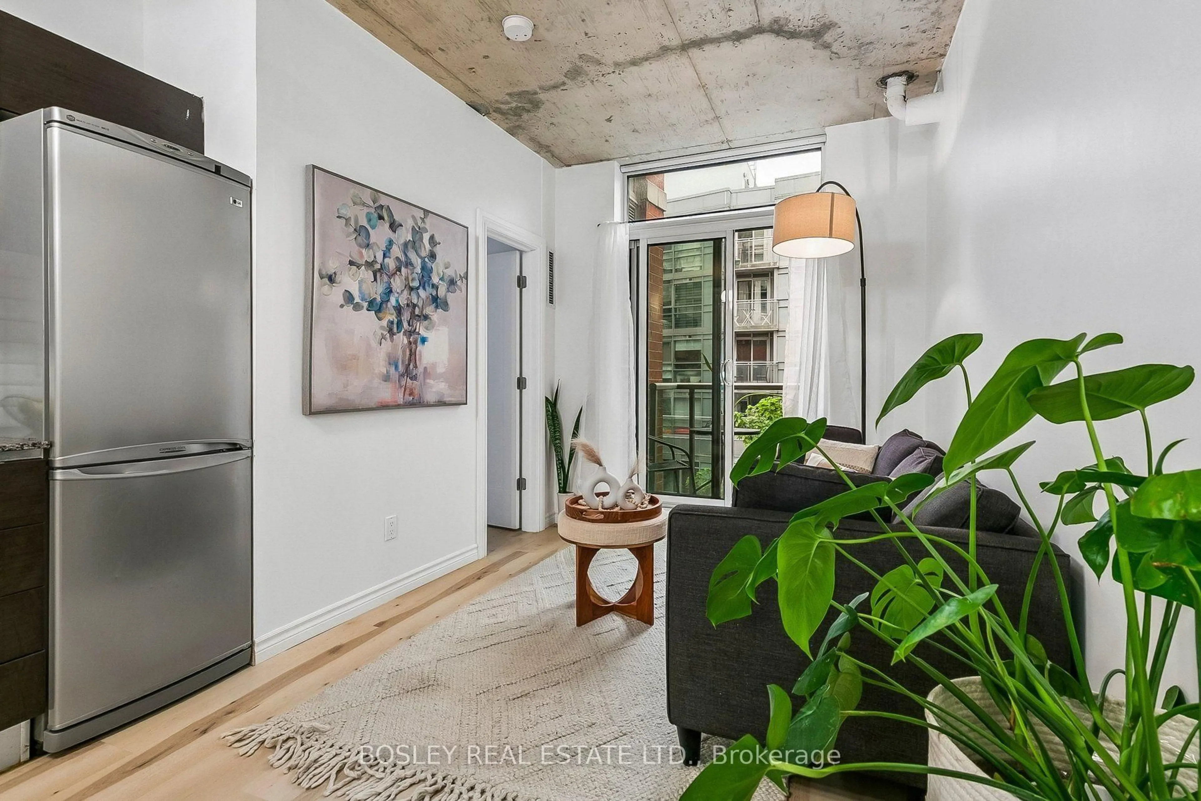 Indoor entryway for 150 Sudbury St #506, Toronto Ontario M6J 3S8
