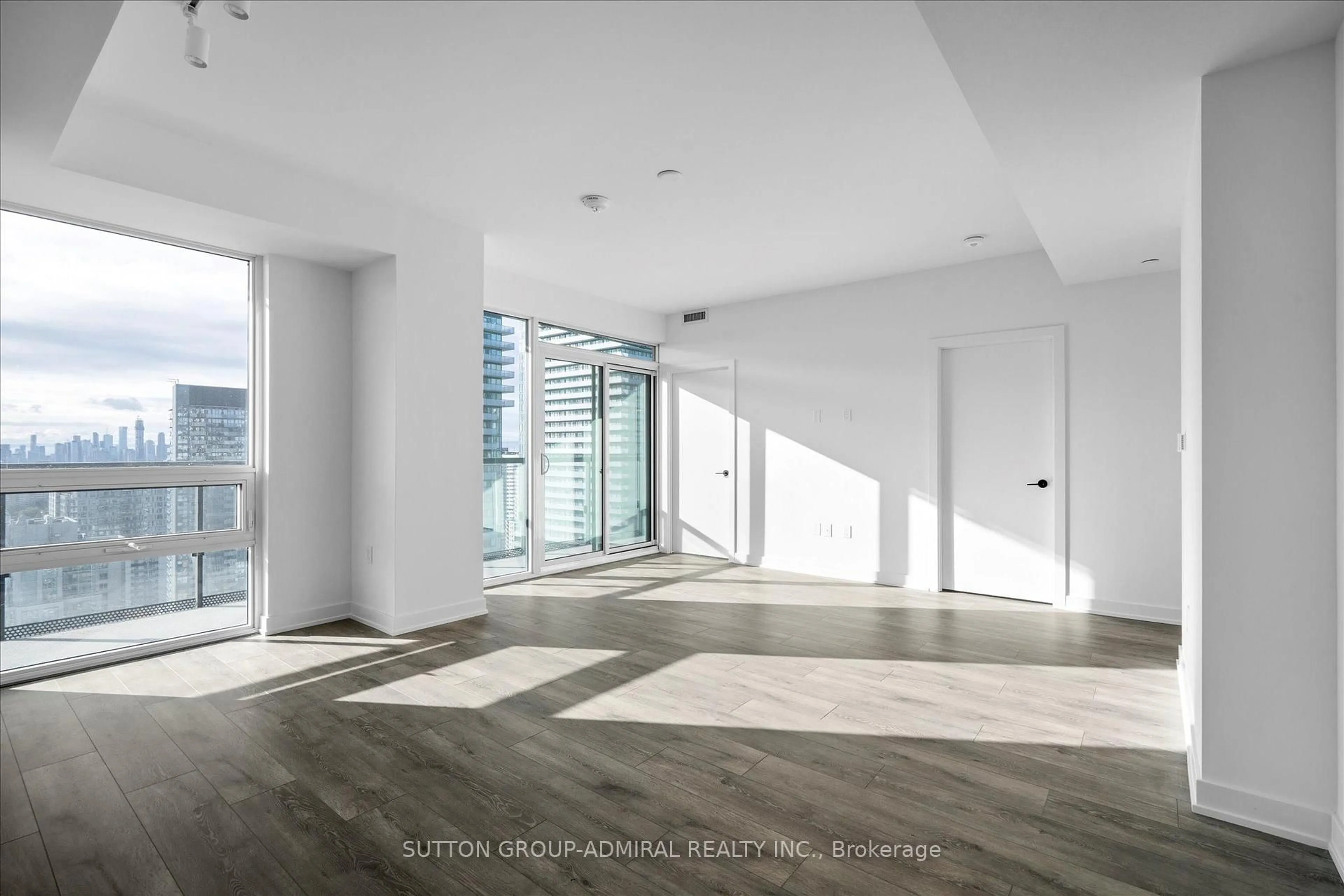 Indoor foyer for 127 Broadway Ave #2902, Toronto Ontario M4P 1V7