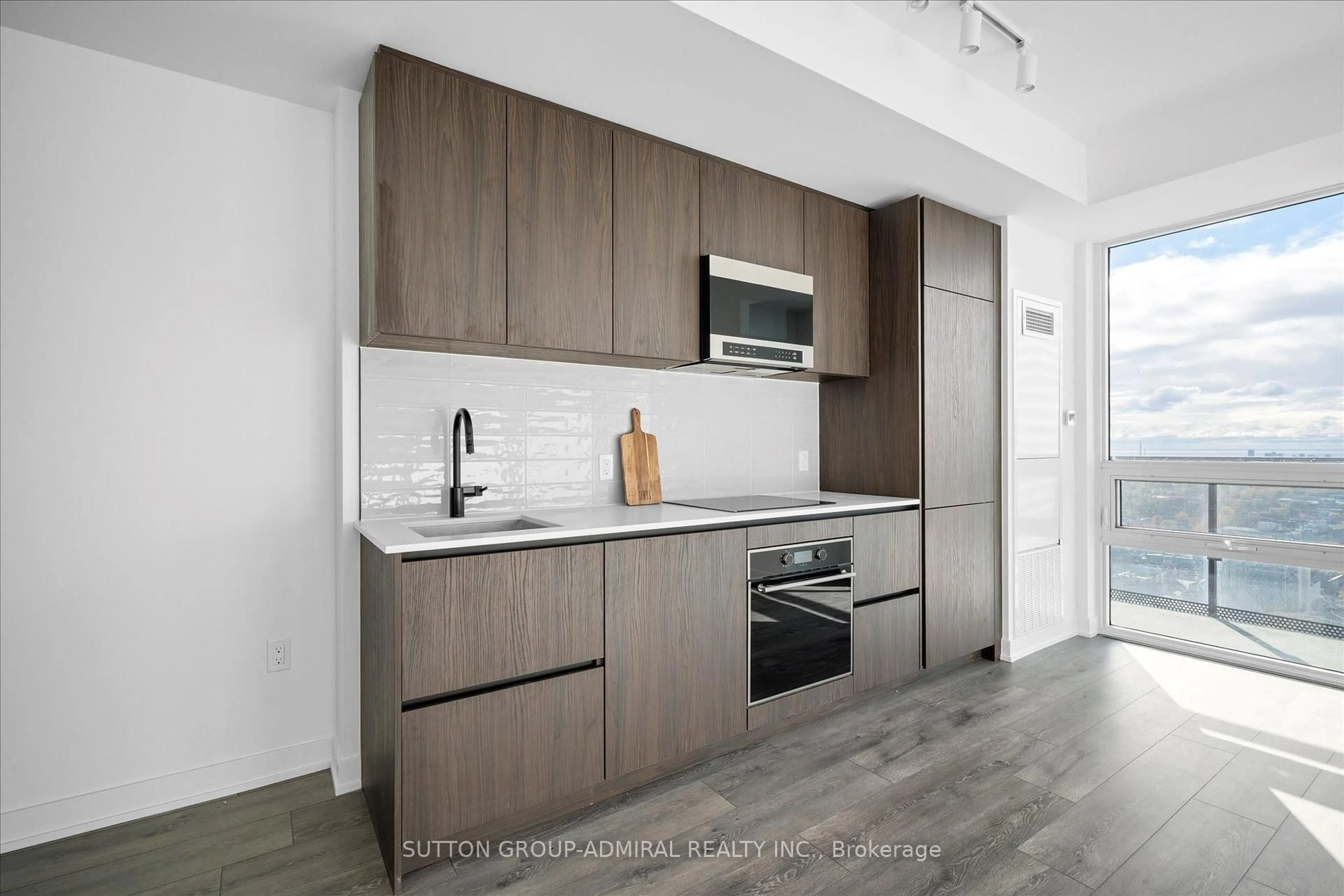 Standard kitchen, unknown for 127 Broadway Ave #2902, Toronto Ontario M4P 1V7