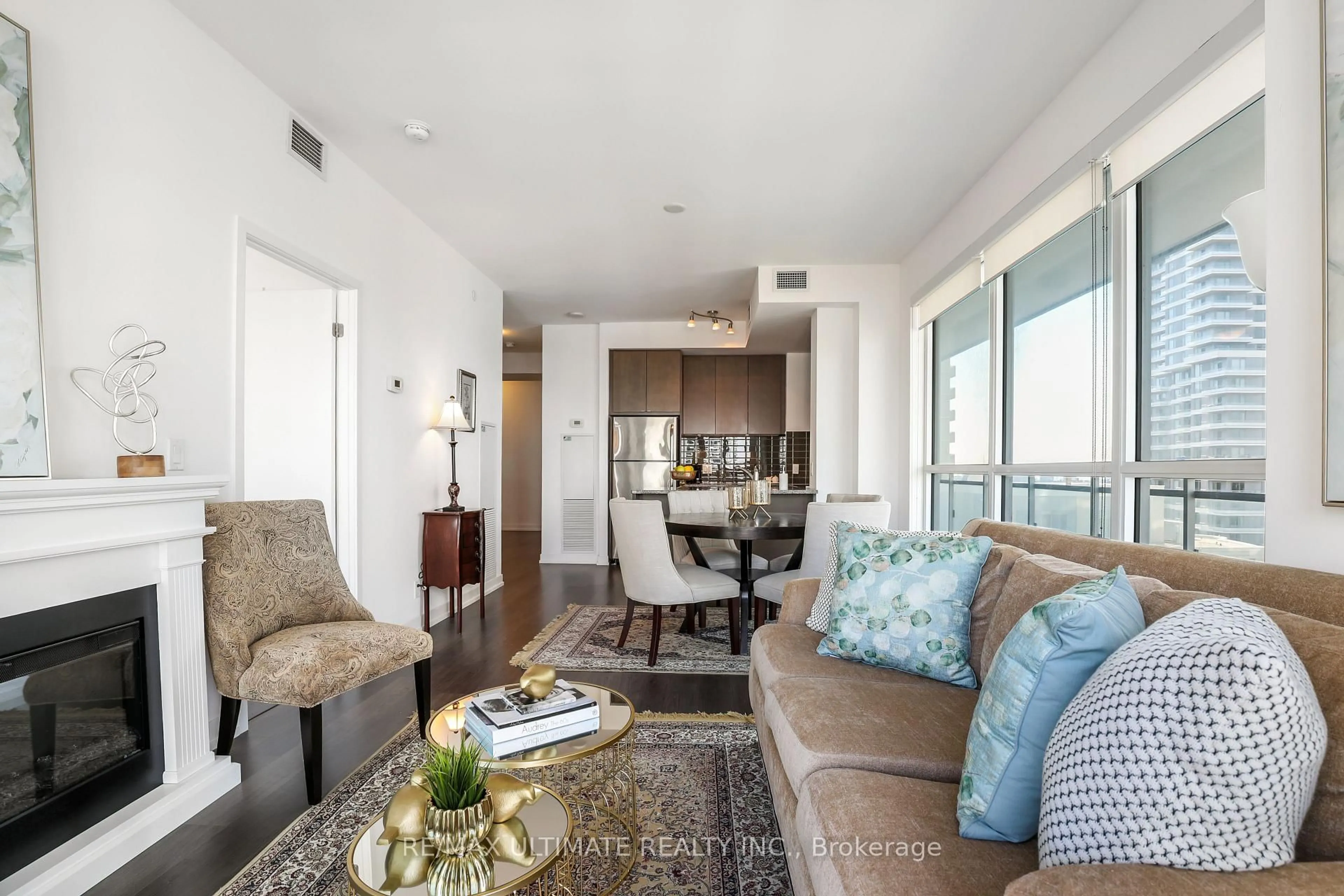 Living room with furniture, unknown for 98 Lillian St #1812, Toronto Ontario M4S 0A5