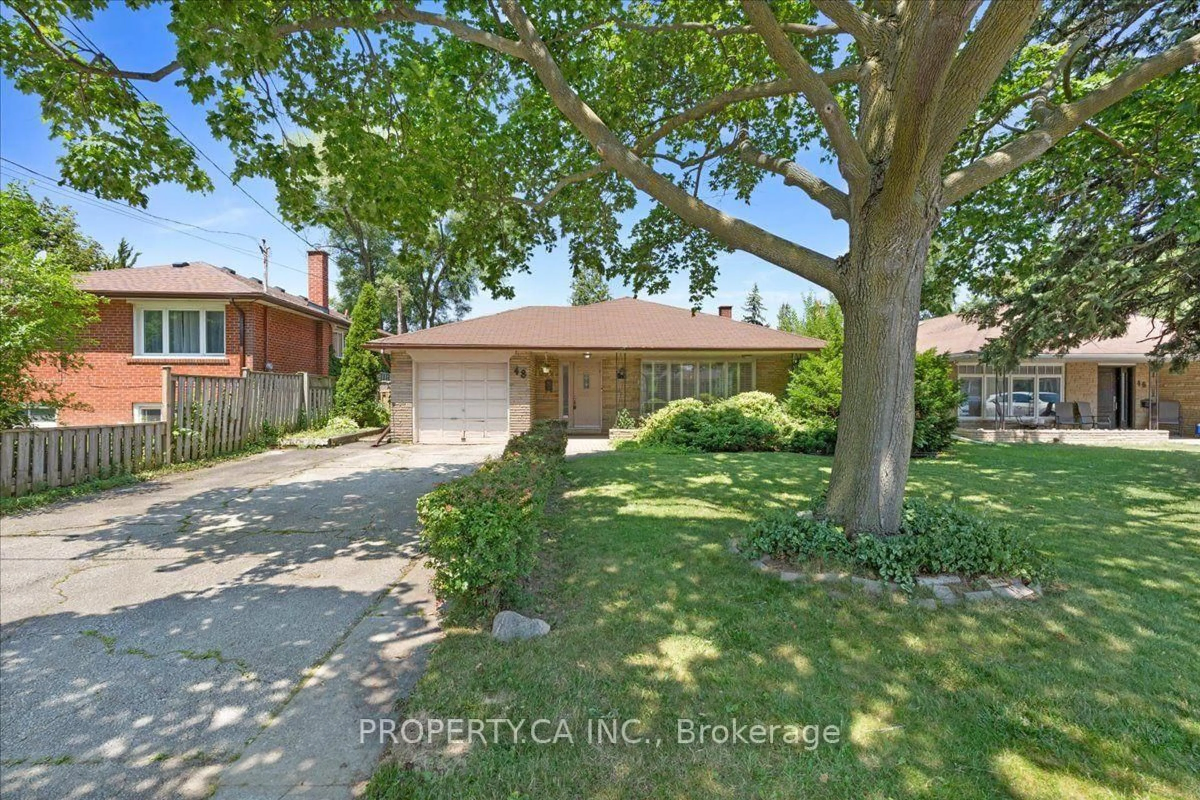 A pic from outside/outdoor area/front of a property/back of a property/a pic from drone, street for 48 Kennard Ave, Toronto Ontario M3H 4M1