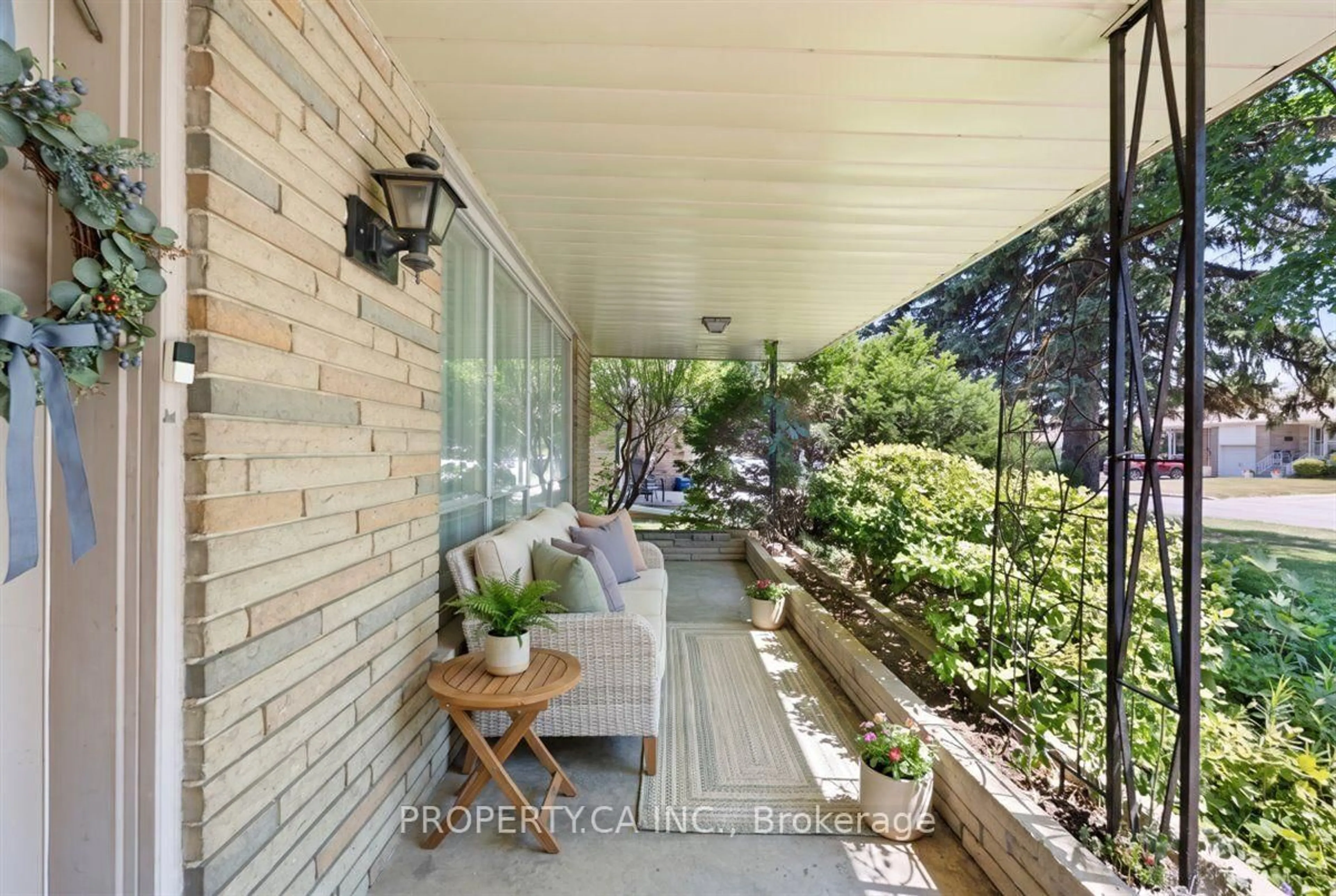 Patio, unknown for 48 Kennard Ave, Toronto Ontario M3H 4M1