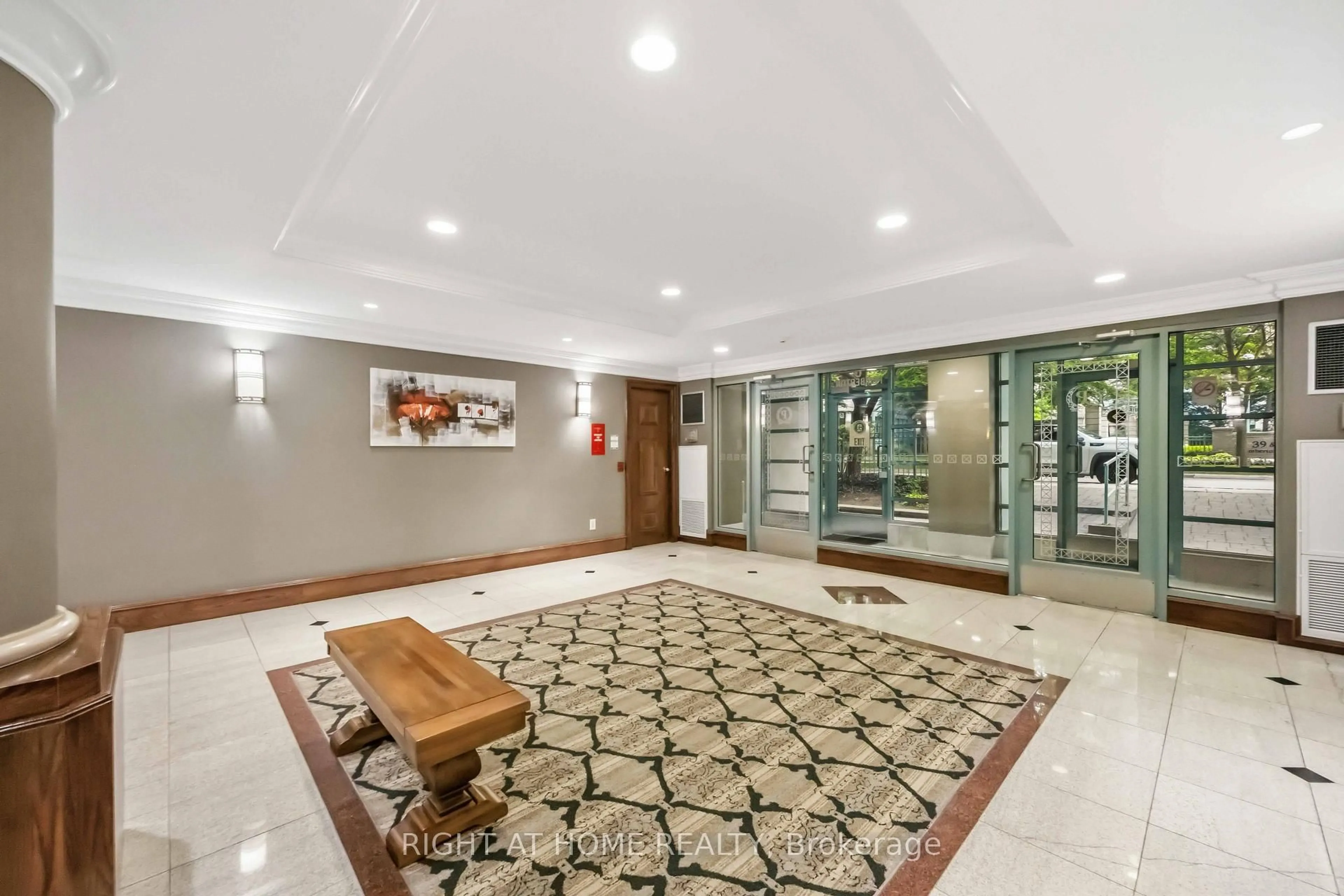Indoor foyer for 8 Pemberton Ave #408, Toronto Ontario M2M 4K8