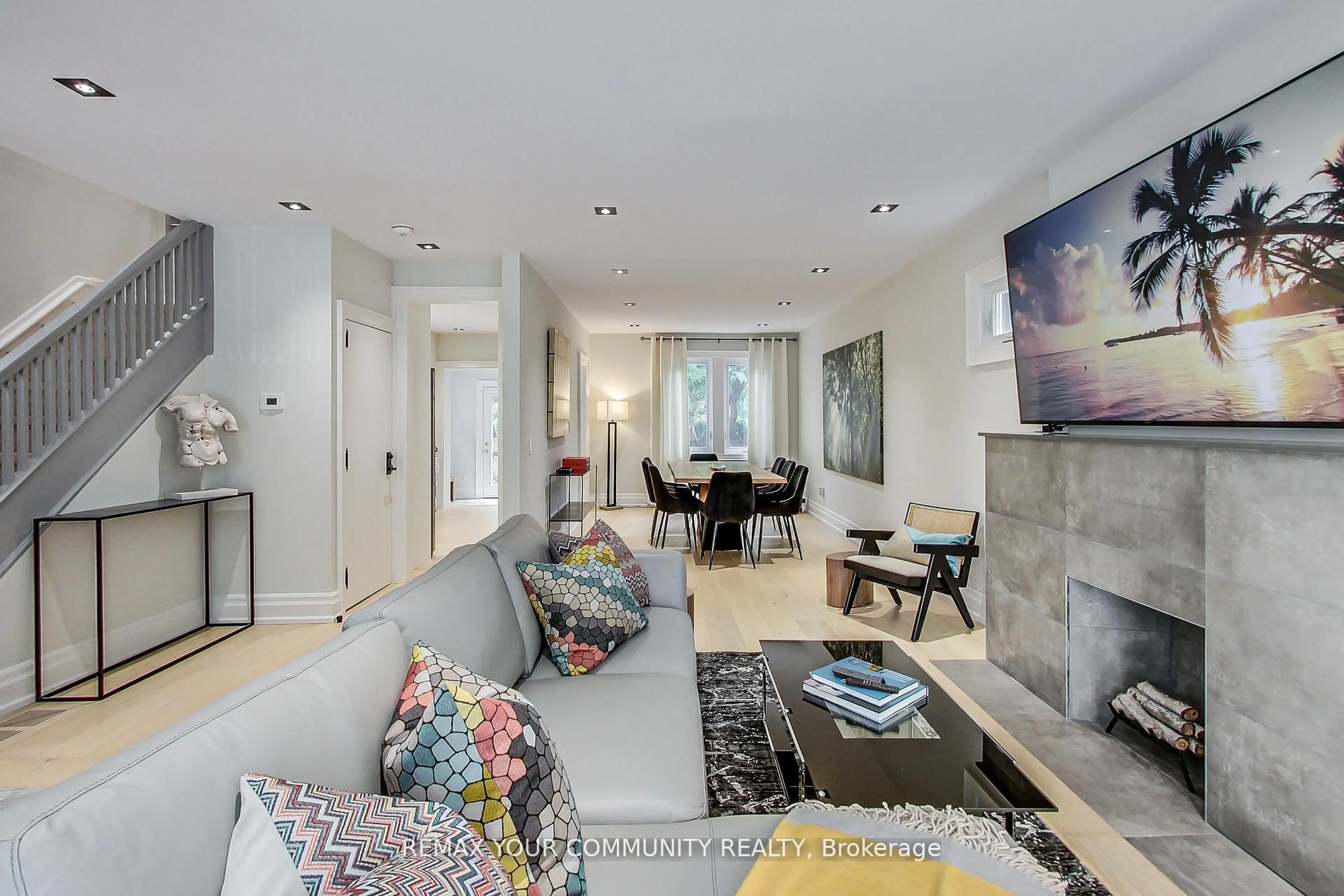 Living room with furniture, unknown for 47 Soudan Ave, Toronto Ontario M4S 1V5