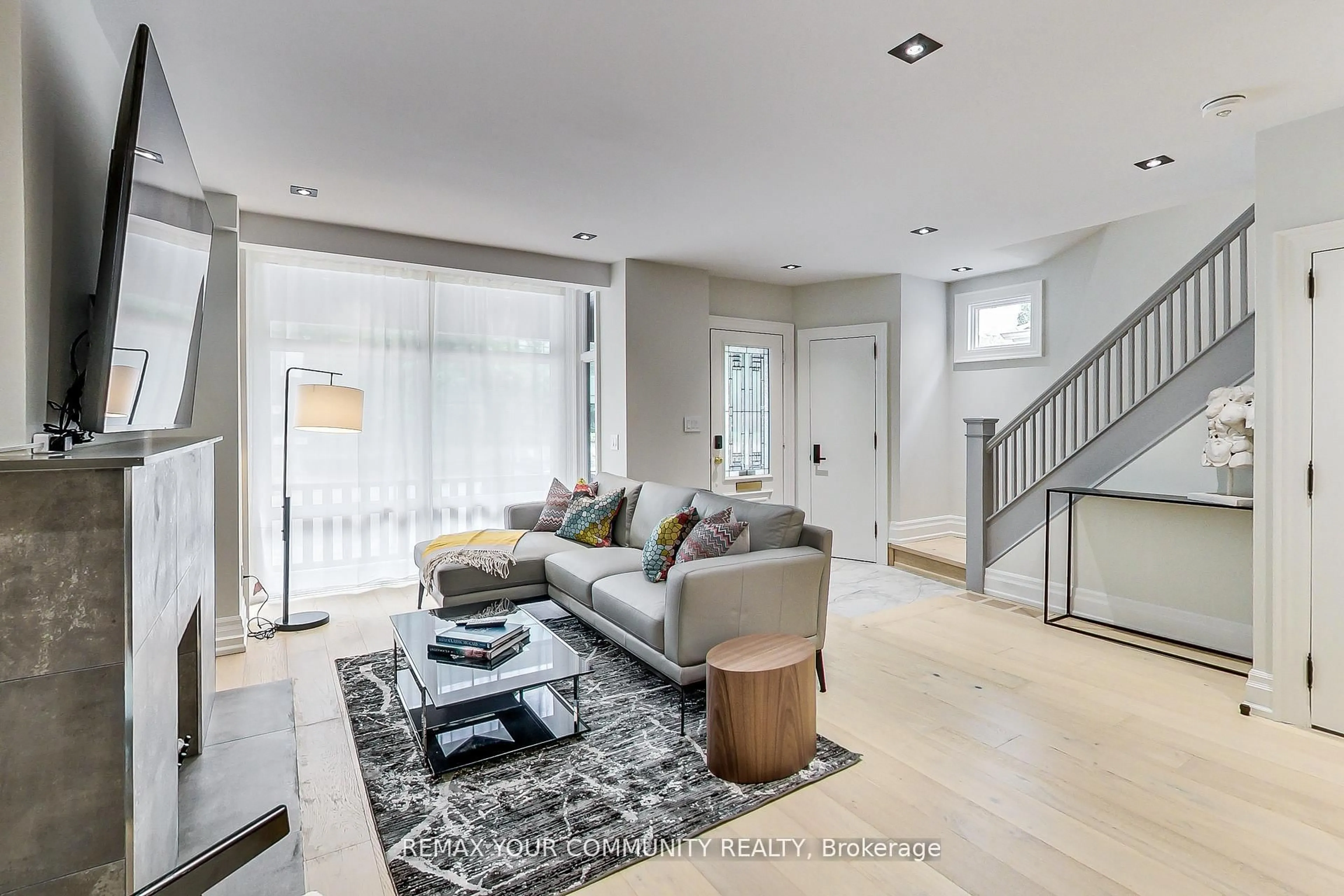 Living room with furniture, unknown for 47 Soudan Ave, Toronto Ontario M4S 1V5