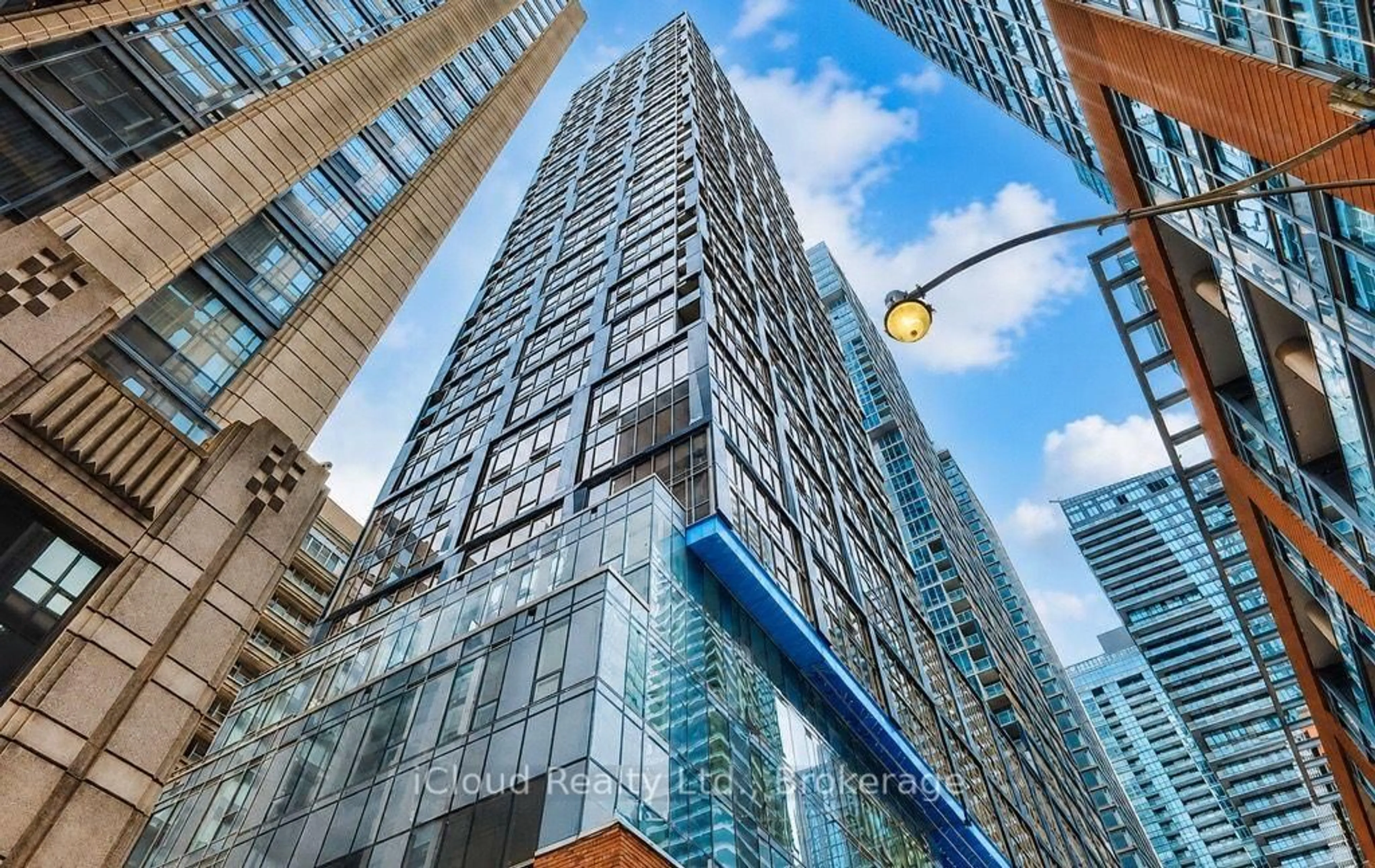 Indoor foyer for 15 Mercer St #2907, Toronto Ontario M5V 1H2