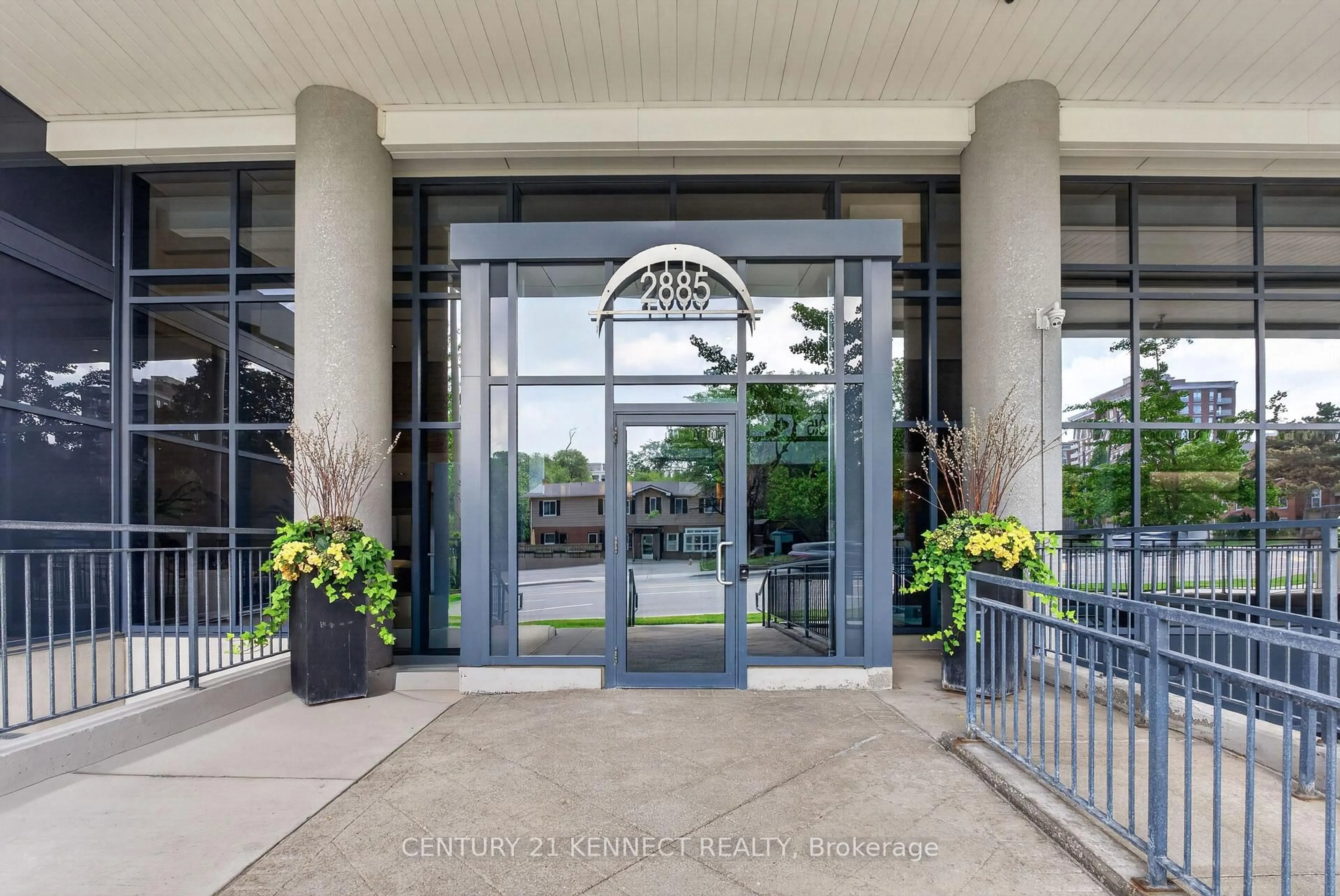 Indoor foyer for 2885 Bayview Ave #1514, Toronto Ontario M2K 0A3