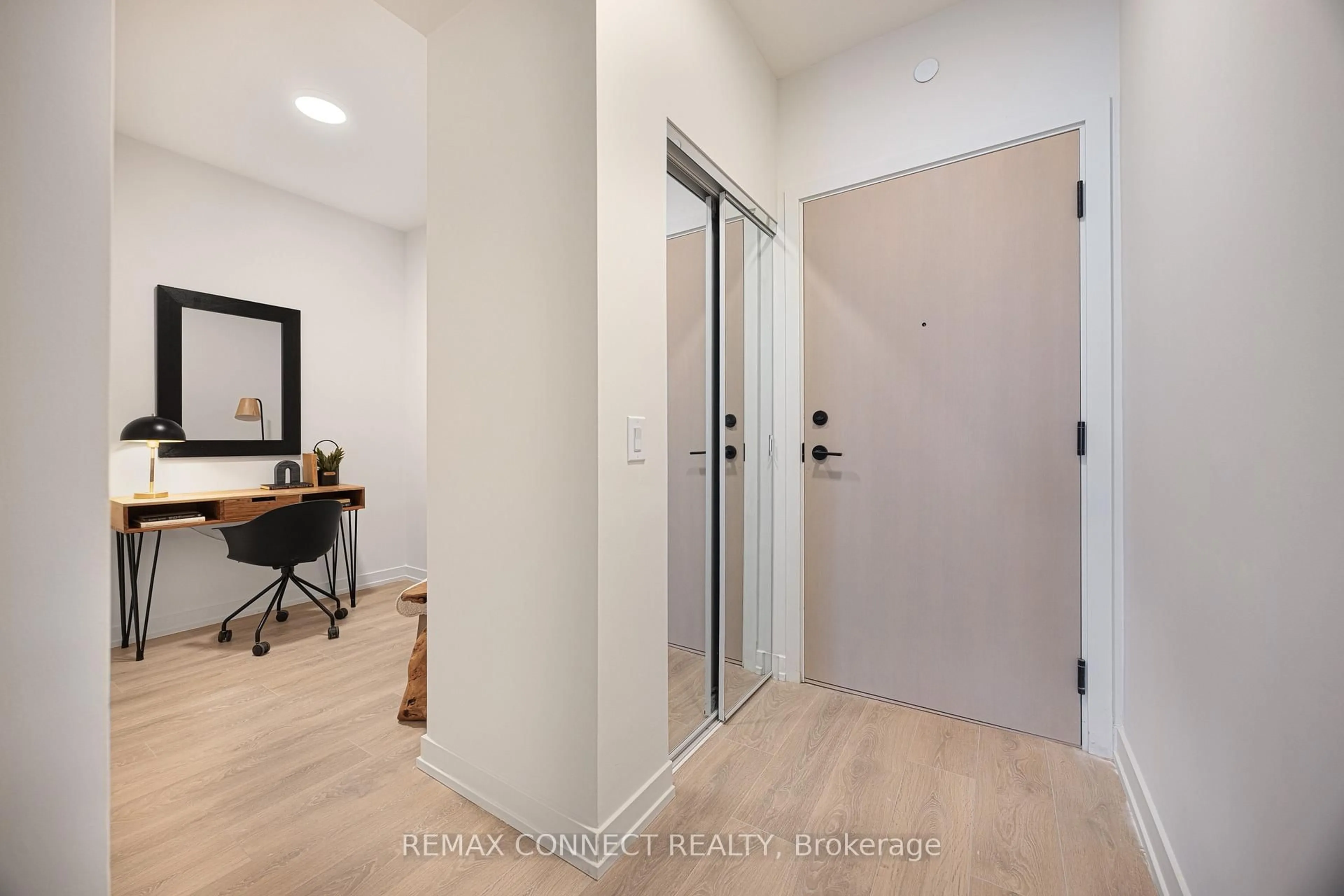 Indoor entryway for 181 Sterling Rd #1605, Toronto Ontario M6R 2B2