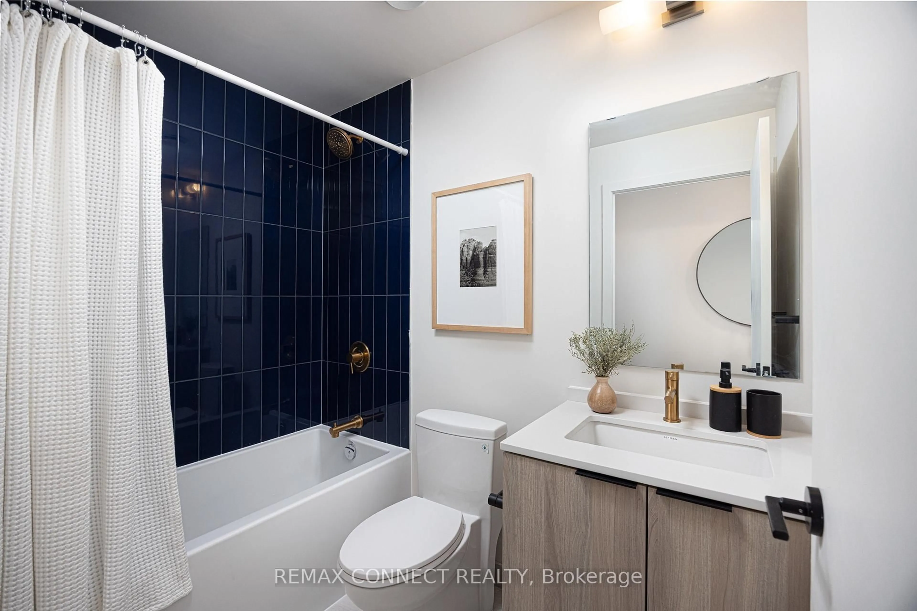 Contemporary bathroom, ceramic/tile floor for 181 Sterling Rd #1605, Toronto Ontario M6R 2B2