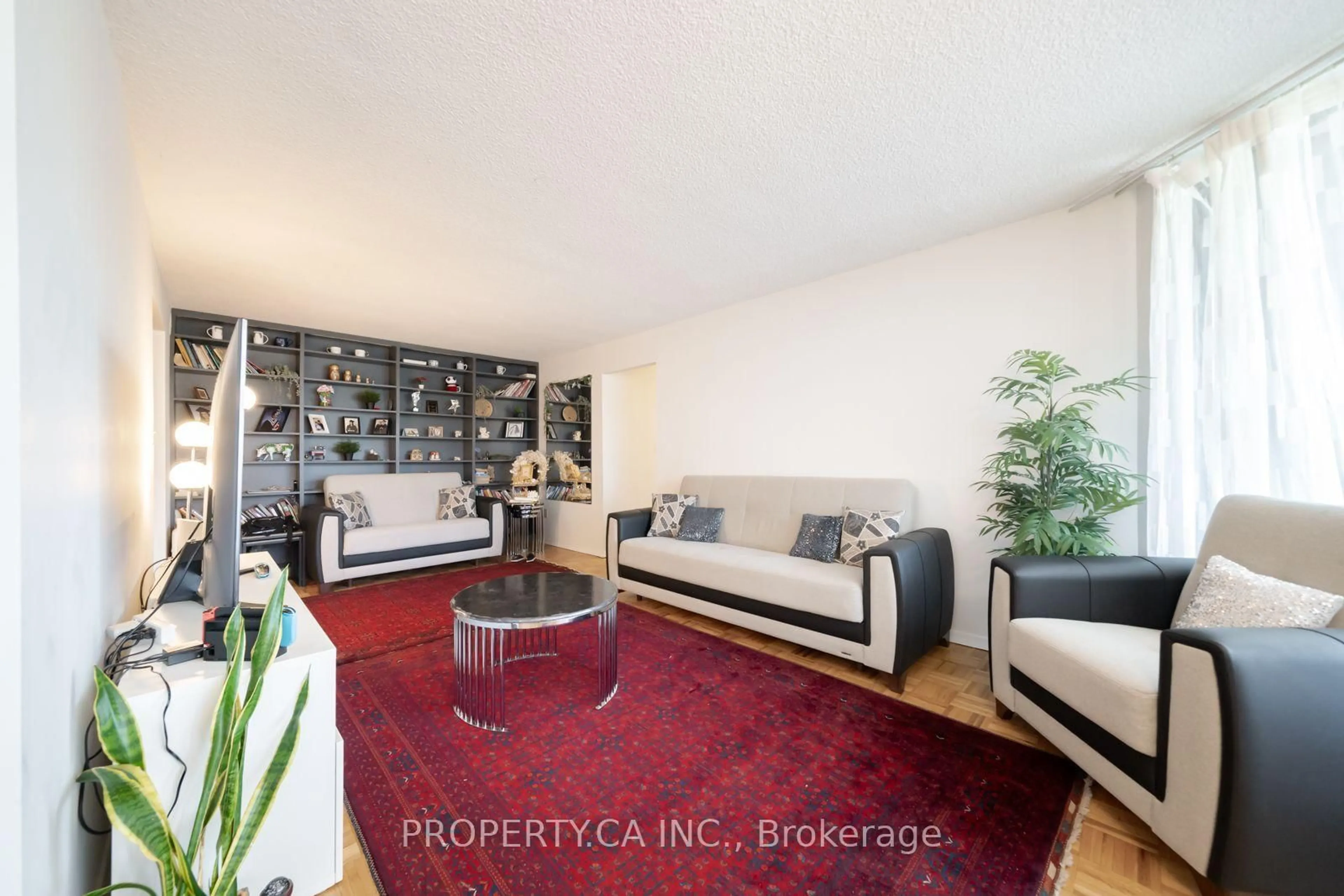 Living room with furniture, unknown for 75 Graydon Hall Dr #303, Toronto Ontario M3A 3M5