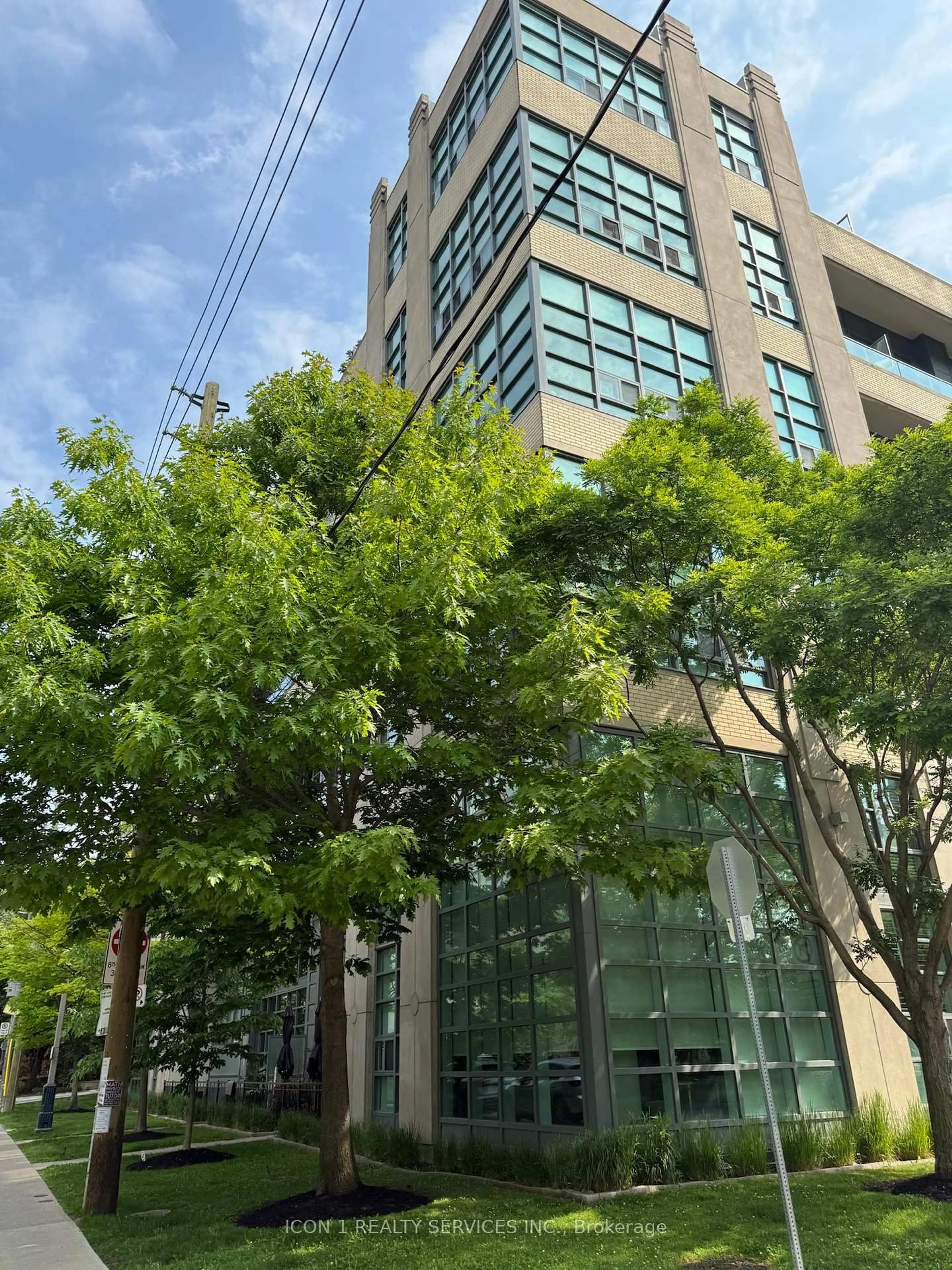 Unknown for 380 Macpherson Ave #313, Toronto Ontario M4V 3E3