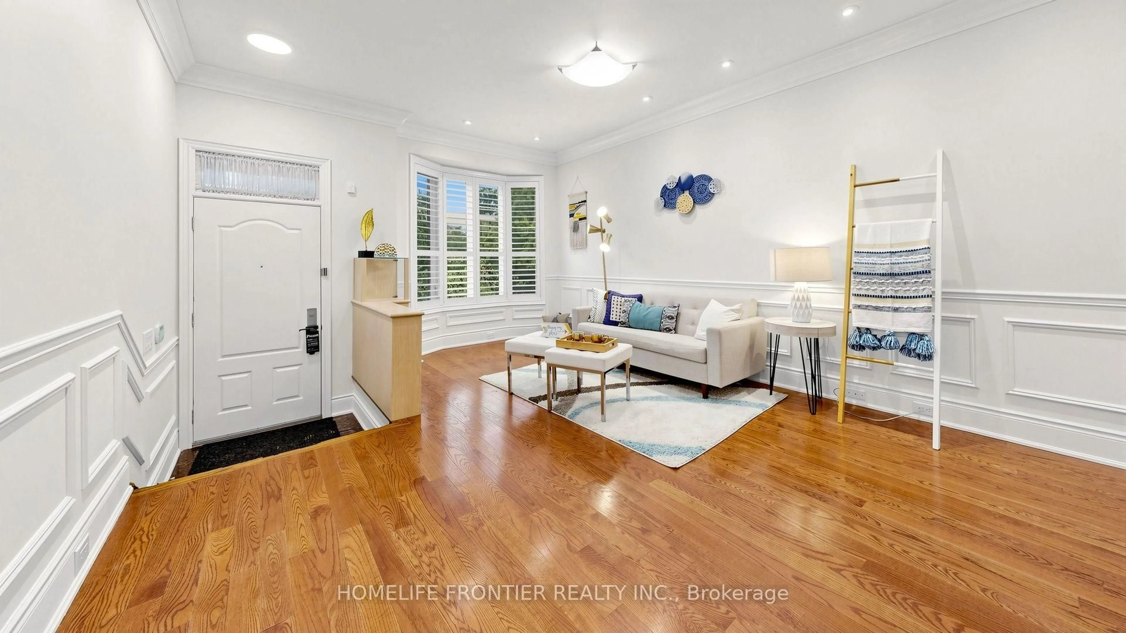 Living room with furniture, unknown for 30 Clairtrell Rd, Toronto Ontario M2N 5J6
