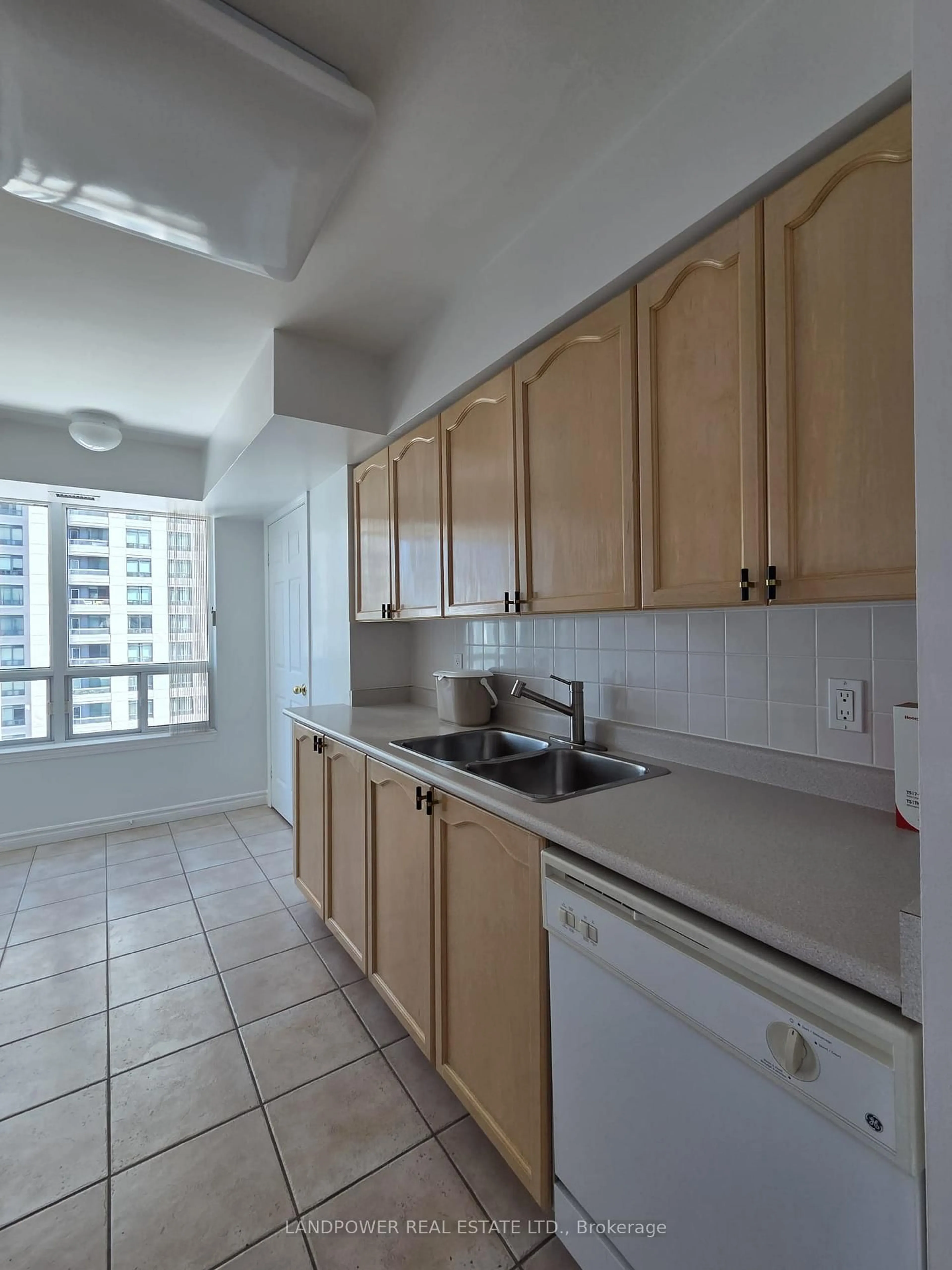 Standard kitchen, unknown for 8 Hillcrest Ave #1107, Toronto Ontario M2N 3N5