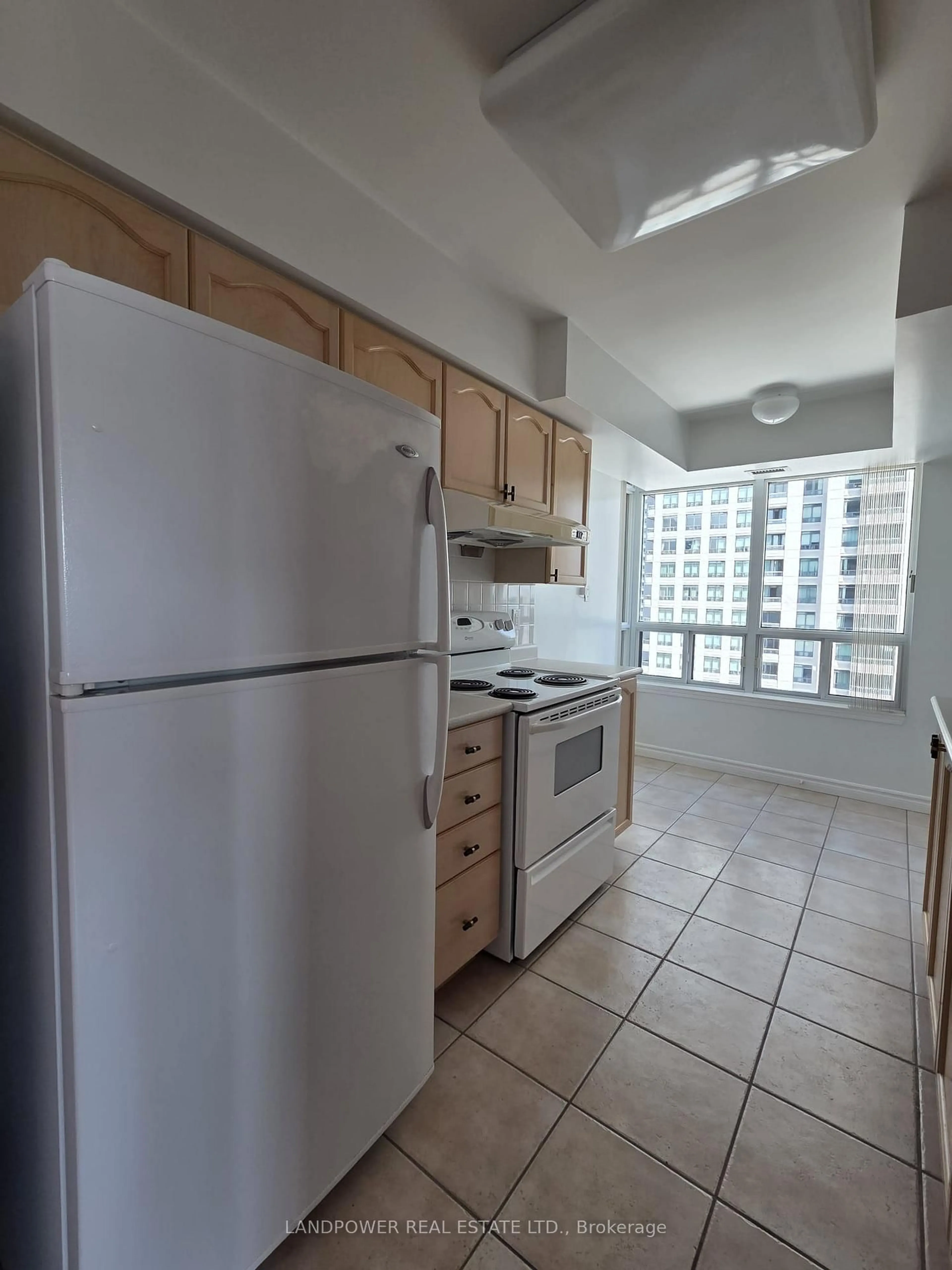Standard kitchen, unknown for 8 Hillcrest Ave #1107, Toronto Ontario M2N 3N5
