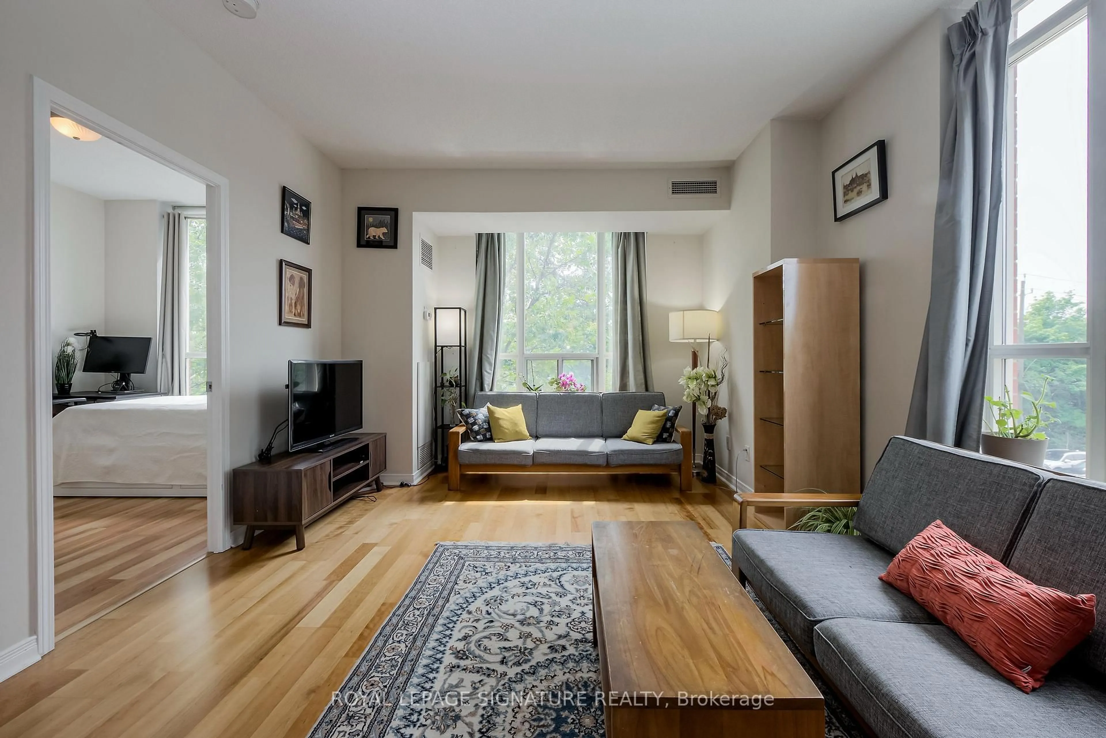 Living room with furniture, wood/laminate floor for 485 Rosewell Ave #308, Toronto Ontario M4R 2J2