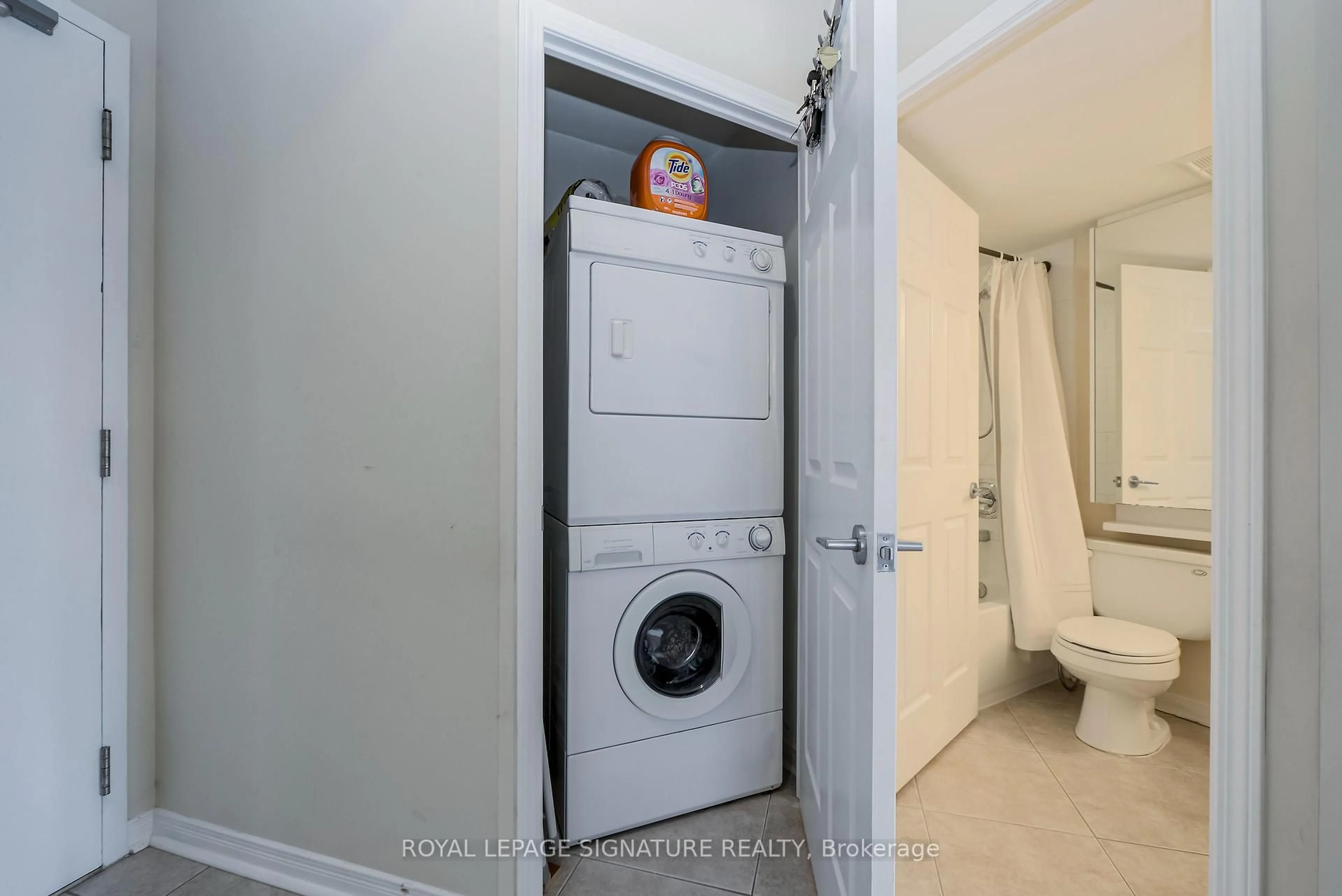 Laundry room for 485 Rosewell Ave #308, Toronto Ontario M4R 2J2