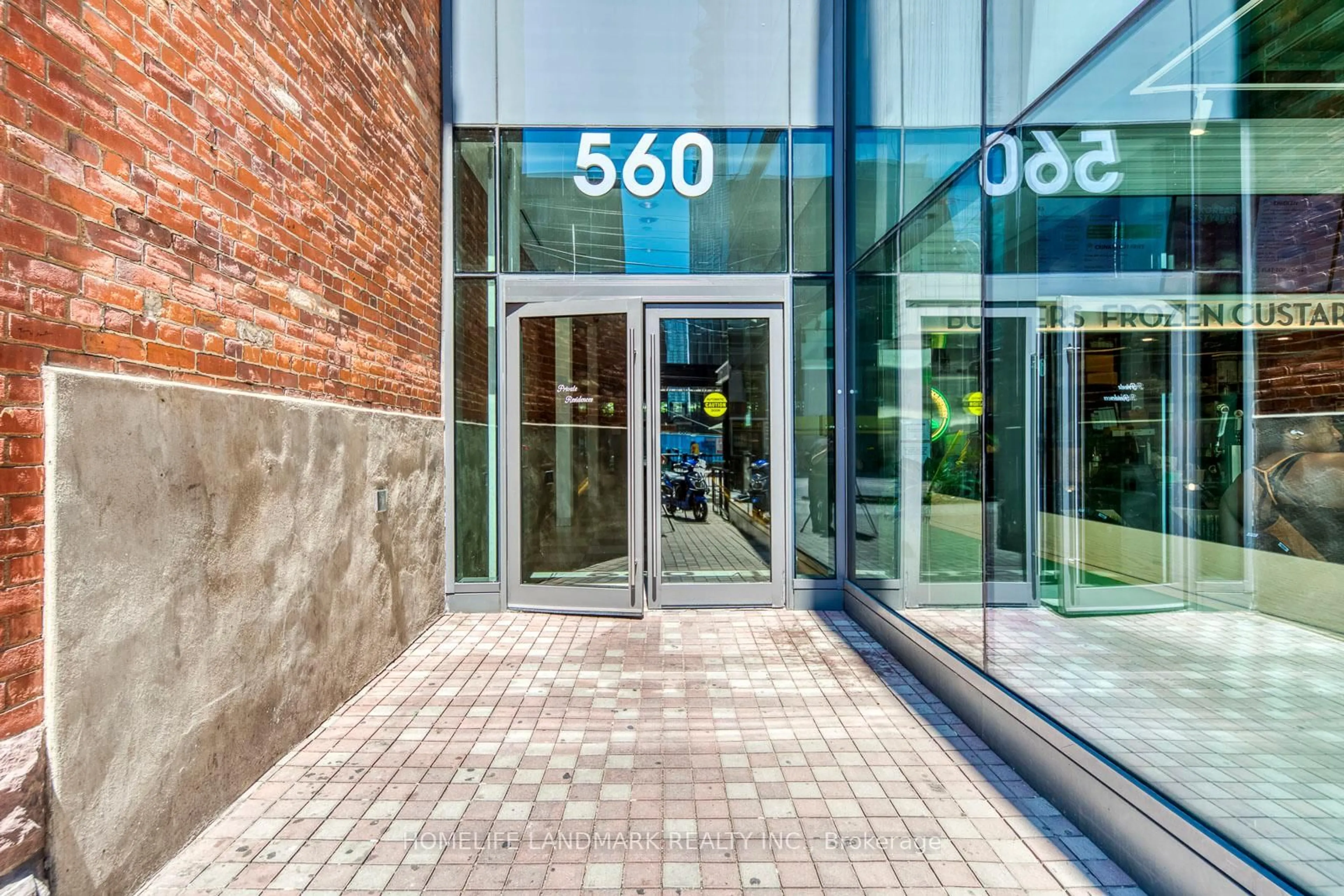 Indoor foyer for 560 King St #519, Toronto Ontario M5V 1M3