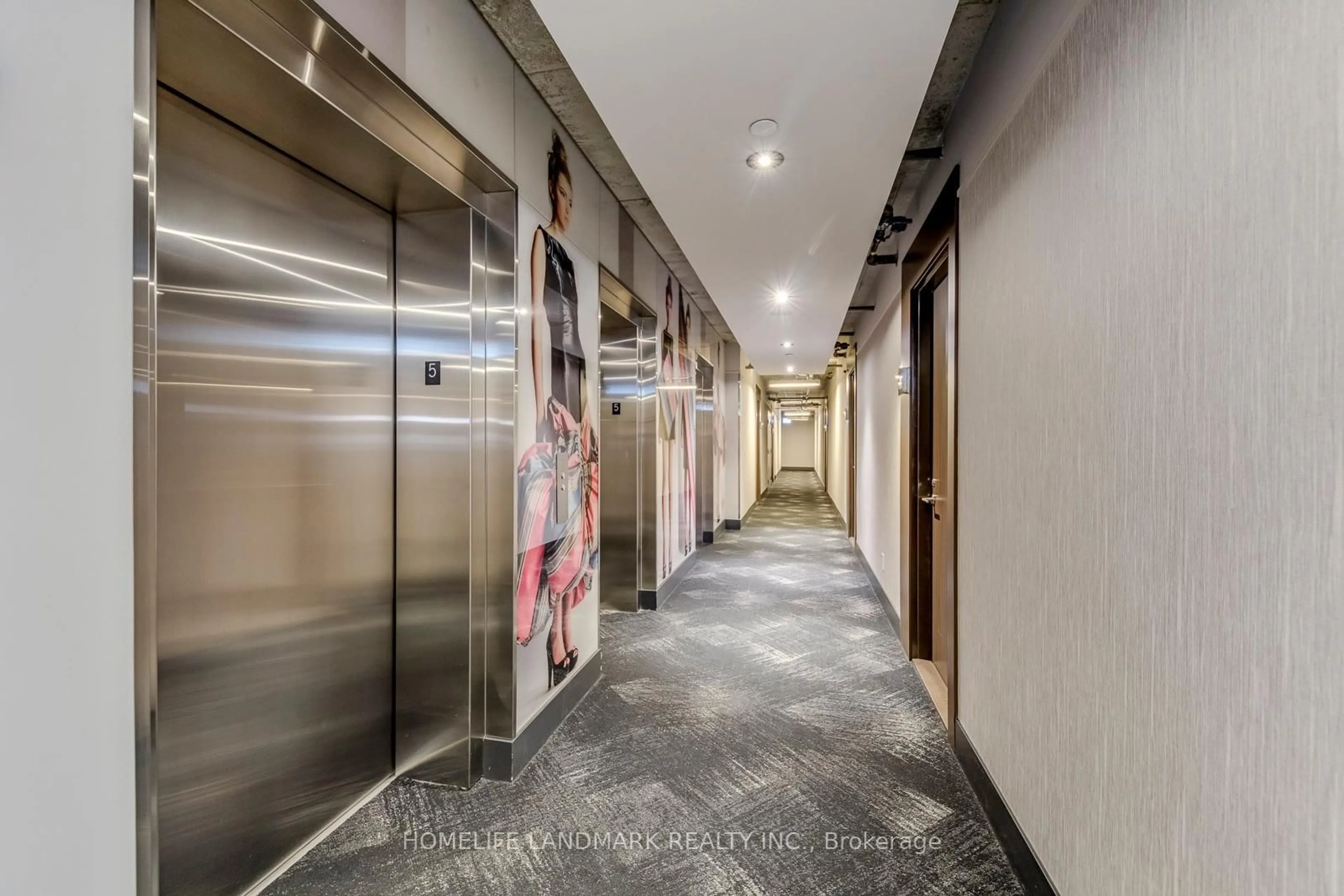 Indoor foyer for 560 King St #519, Toronto Ontario M5V 1M3