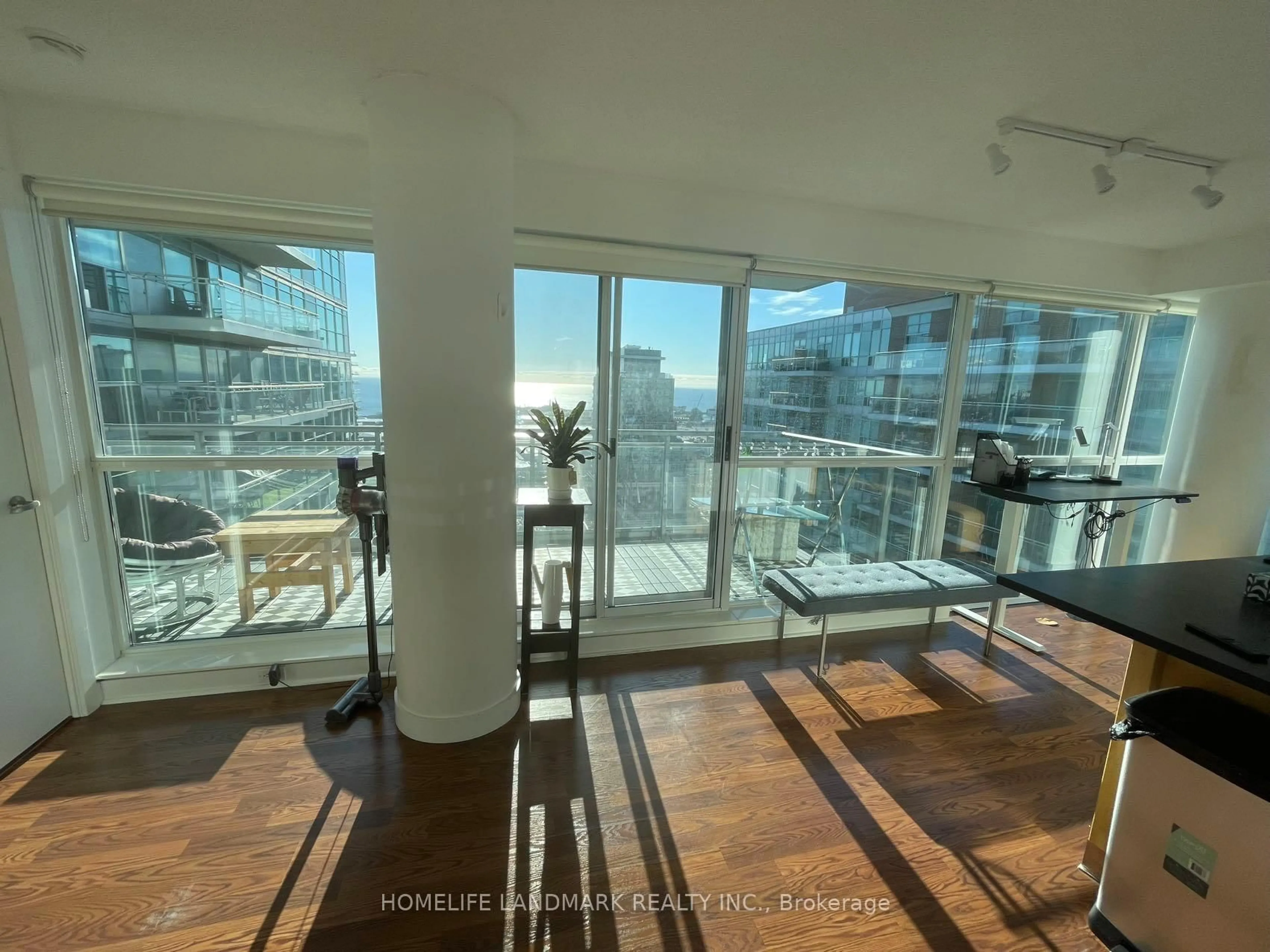 Indoor foyer for 80 Western Battery Rd #2303, Toronto Ontario M6K 3S1
