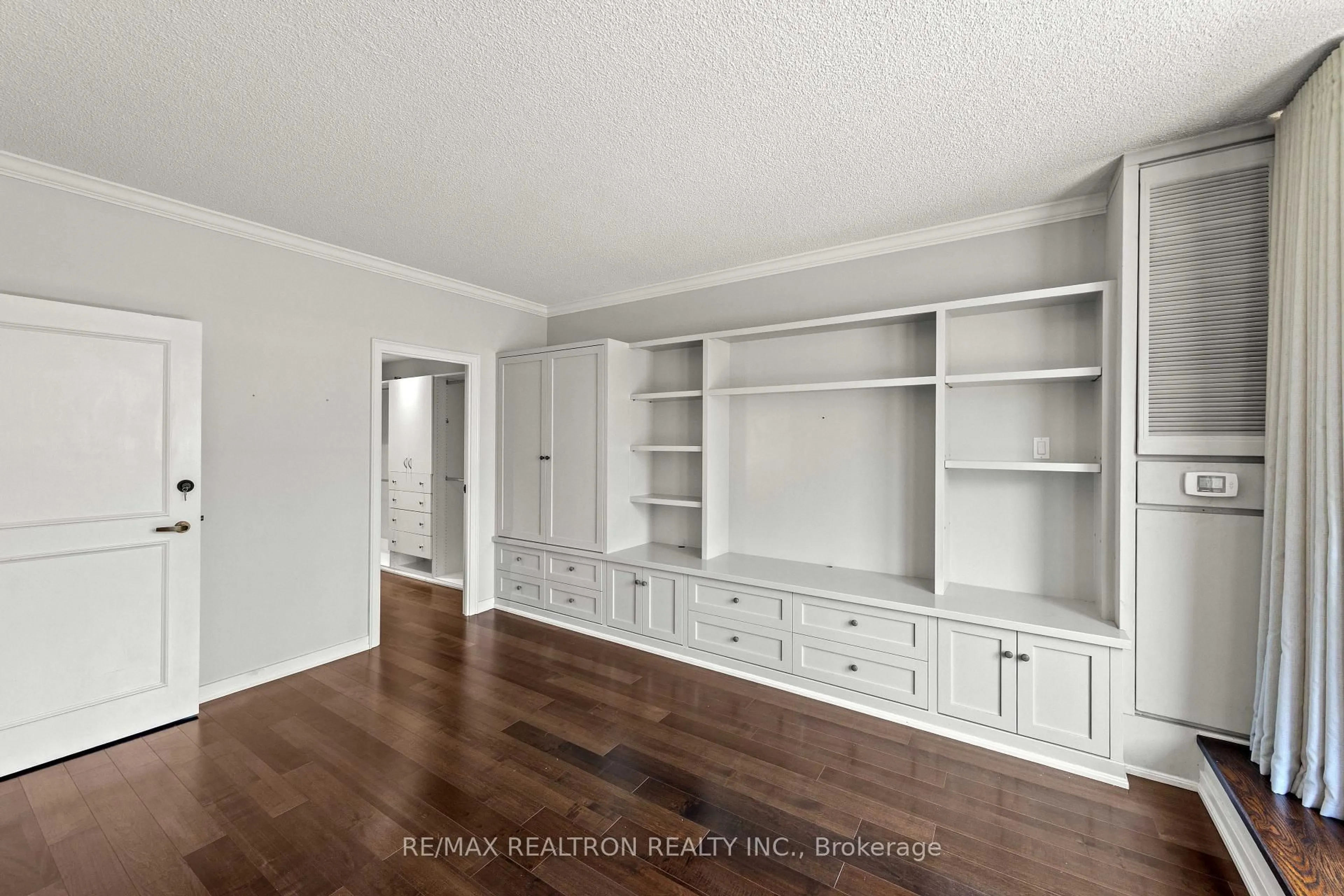 A pic of a room for 55A Avenue Rd #412, Toronto Ontario M5R 3L2