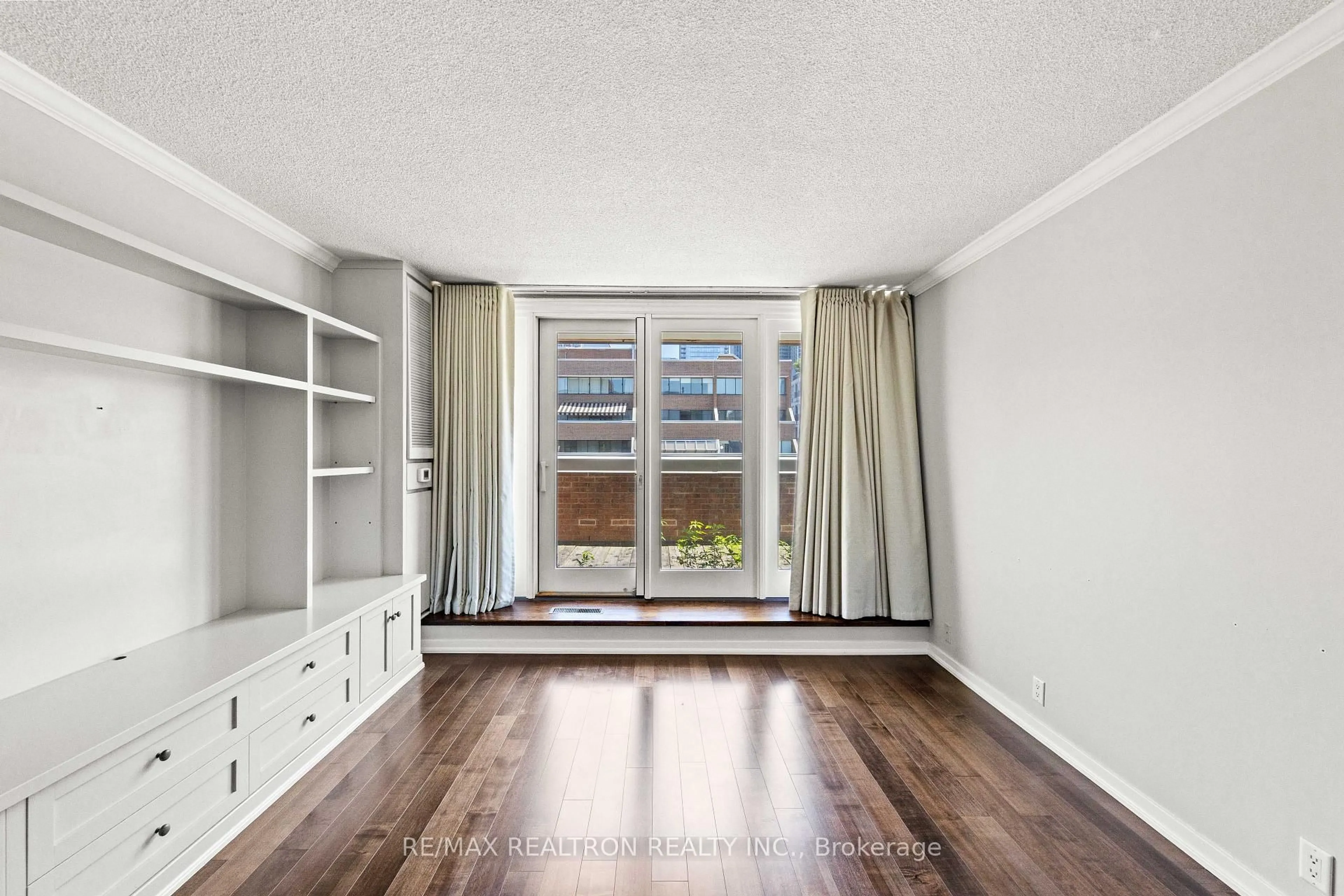 A pic of a room for 55A Avenue Rd #412, Toronto Ontario M5R 3L2