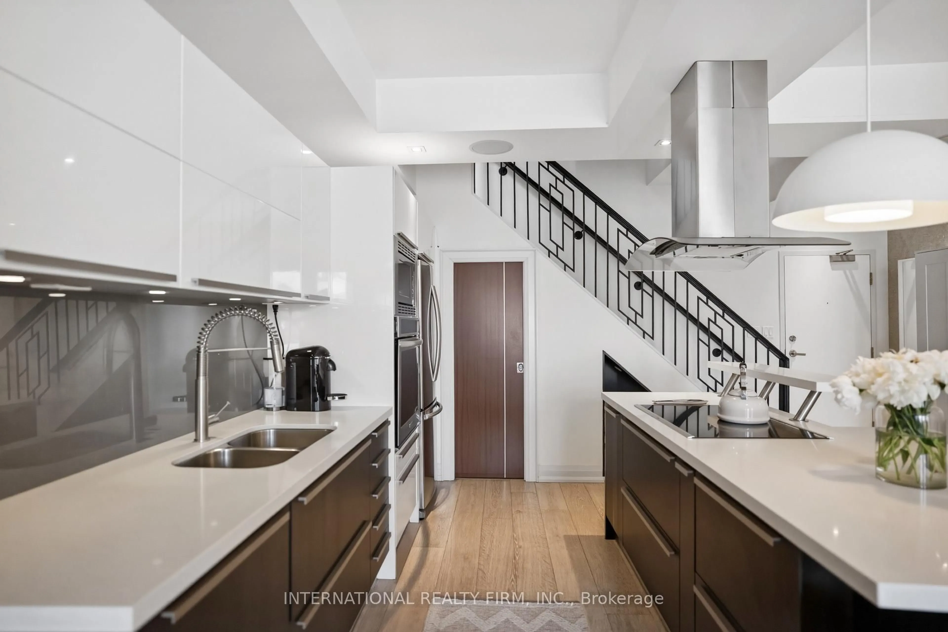 Contemporary kitchen, unknown for 500 Richmond St St #PH27, Toronto Ontario M5V 1Y2