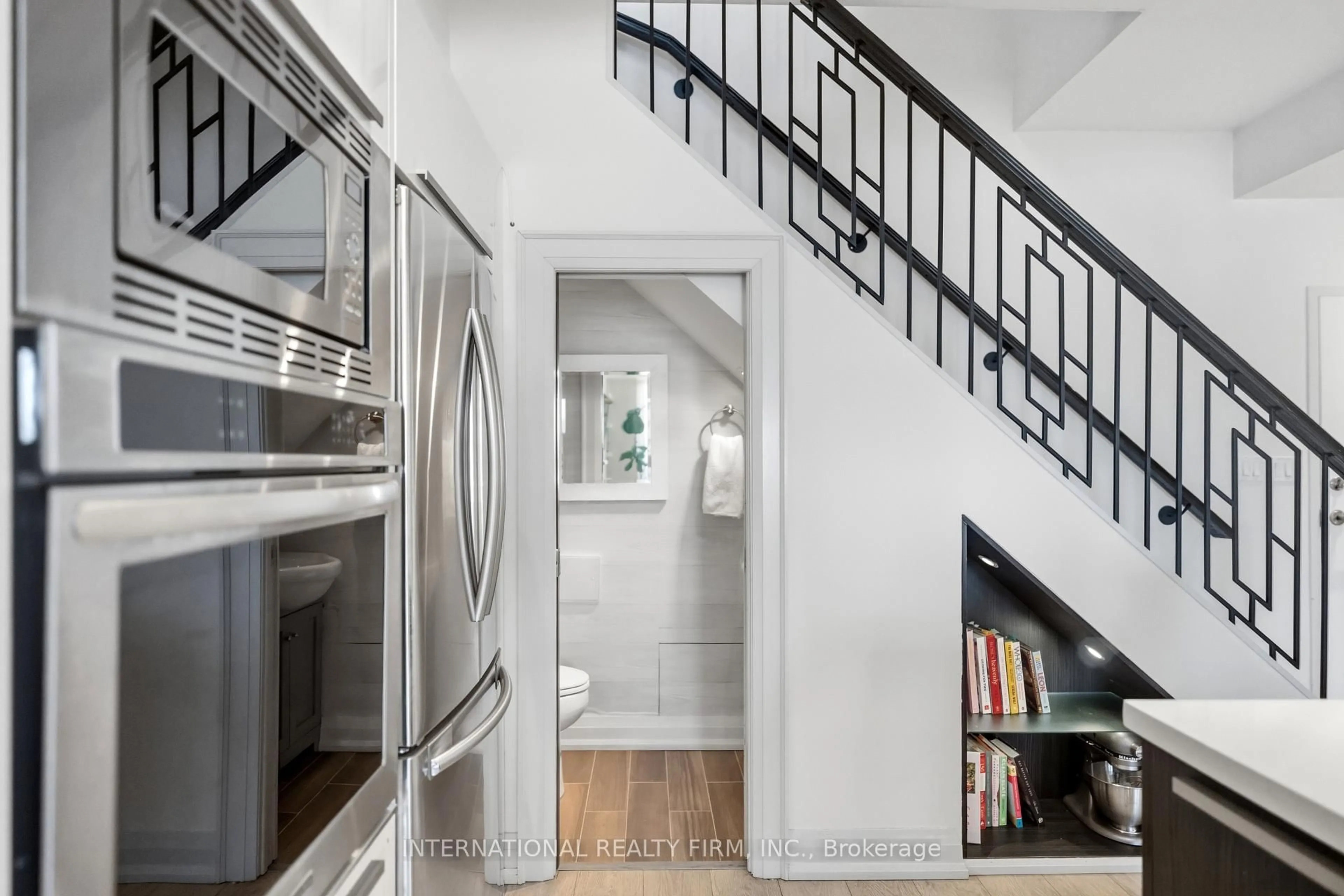 Contemporary kitchen, unknown for 500 Richmond St St #PH27, Toronto Ontario M5V 1Y2