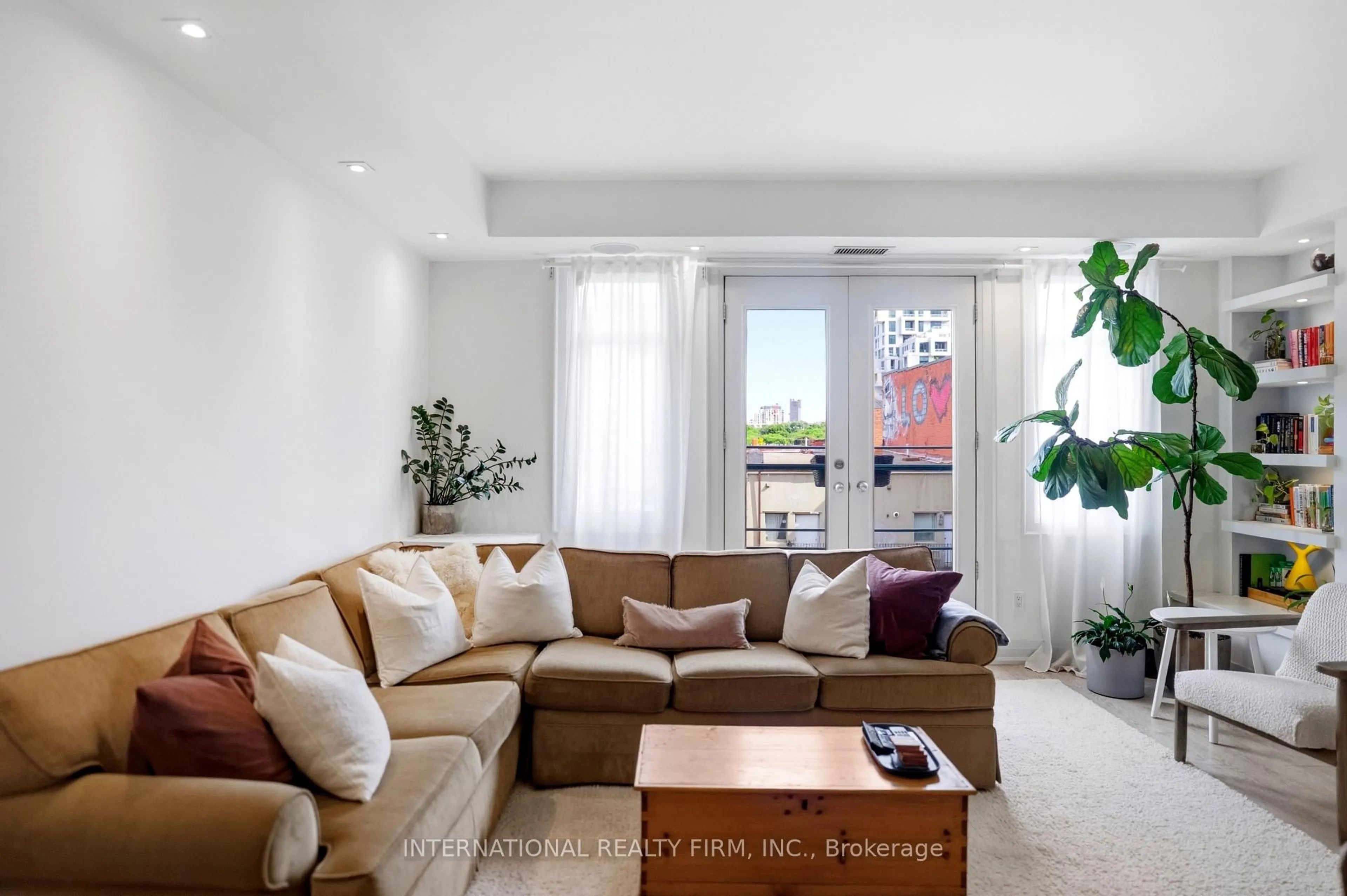 Living room with furniture, unknown for 500 Richmond St St #PH27, Toronto Ontario M5V 1Y2