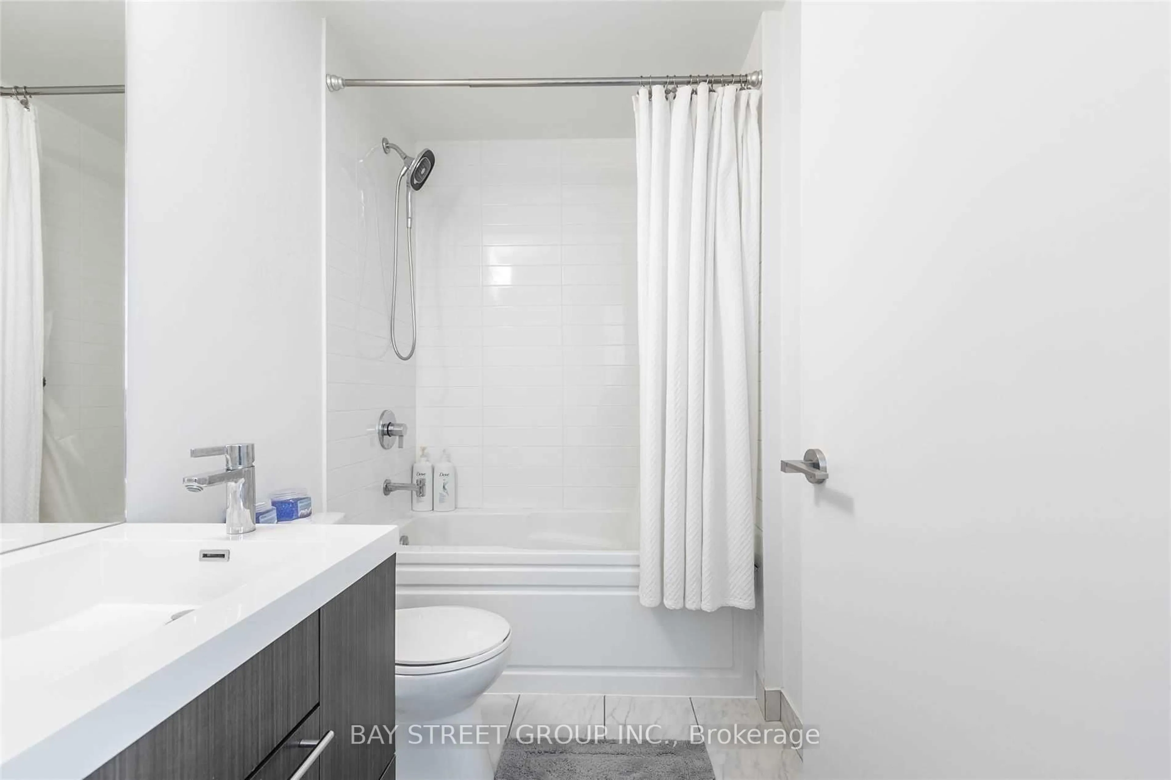 Standard bathroom, unknown for 30 Nelson St #1603, Toronto Ontario M5V 0H5