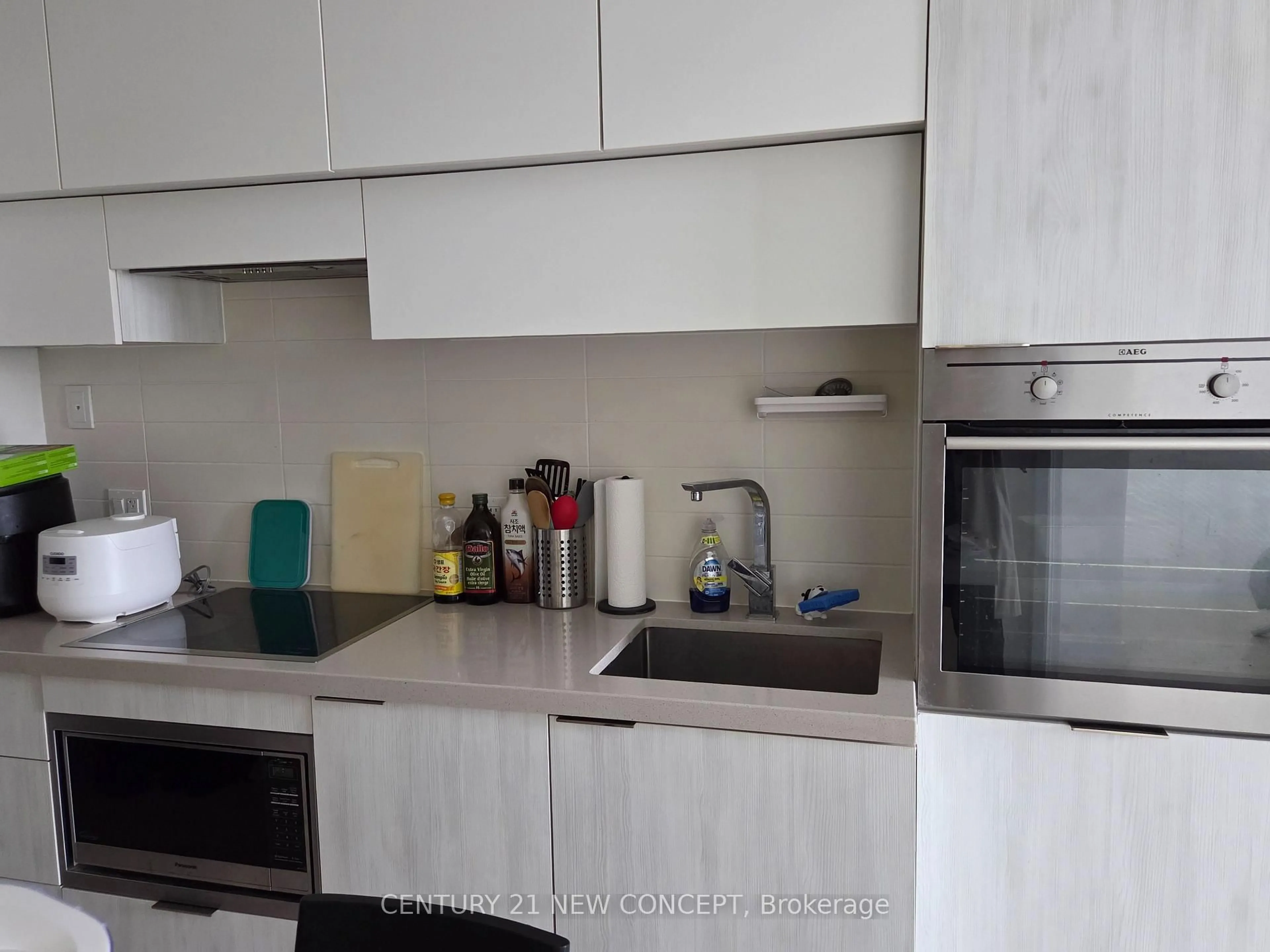 Standard kitchen, unknown for 8 Eglinton Ave #3604, Toronto Ontario M4P 0C1
