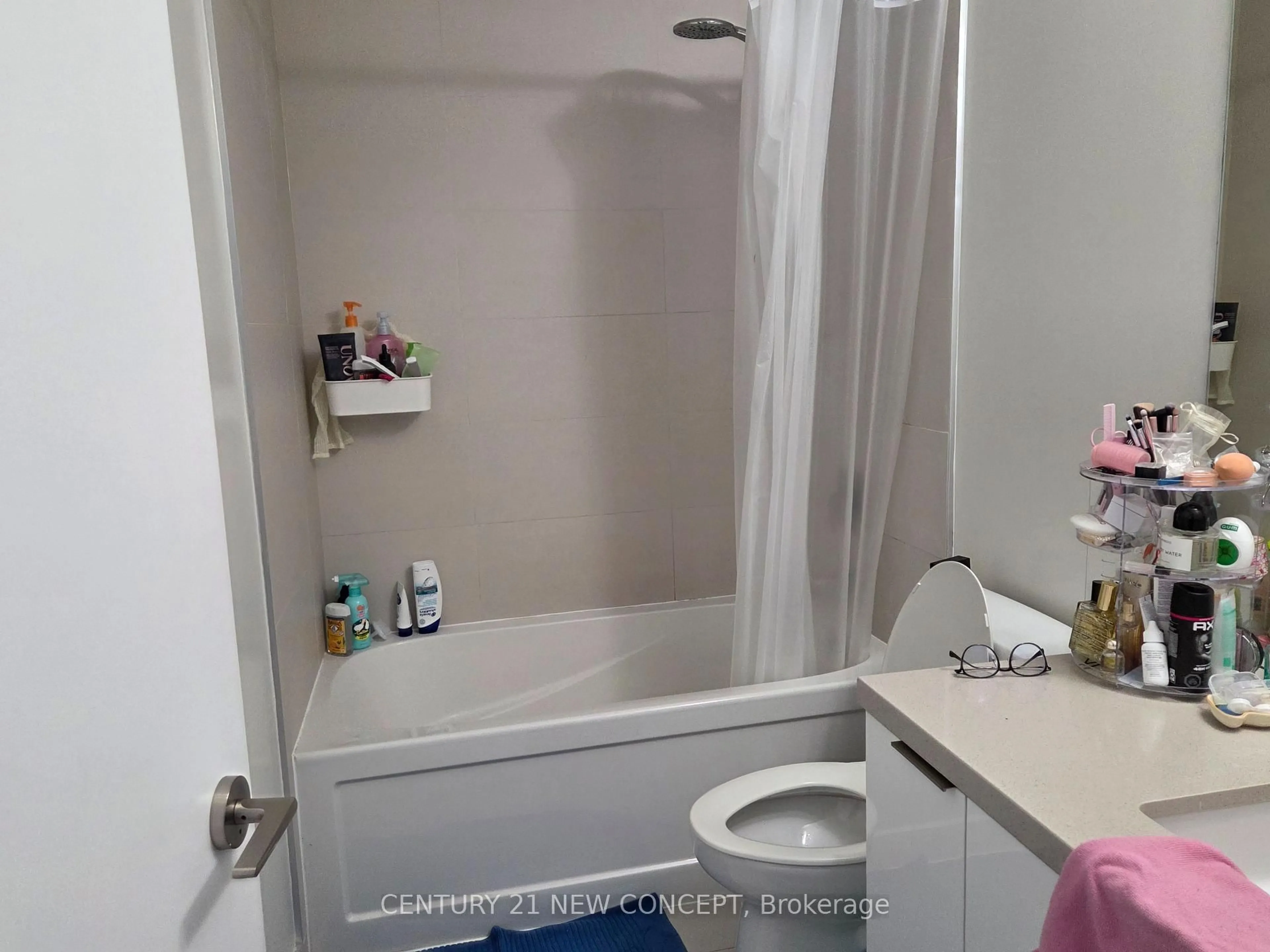 Standard bathroom, floor is not visible for 8 Eglinton Ave #3604, Toronto Ontario M4P 0C1