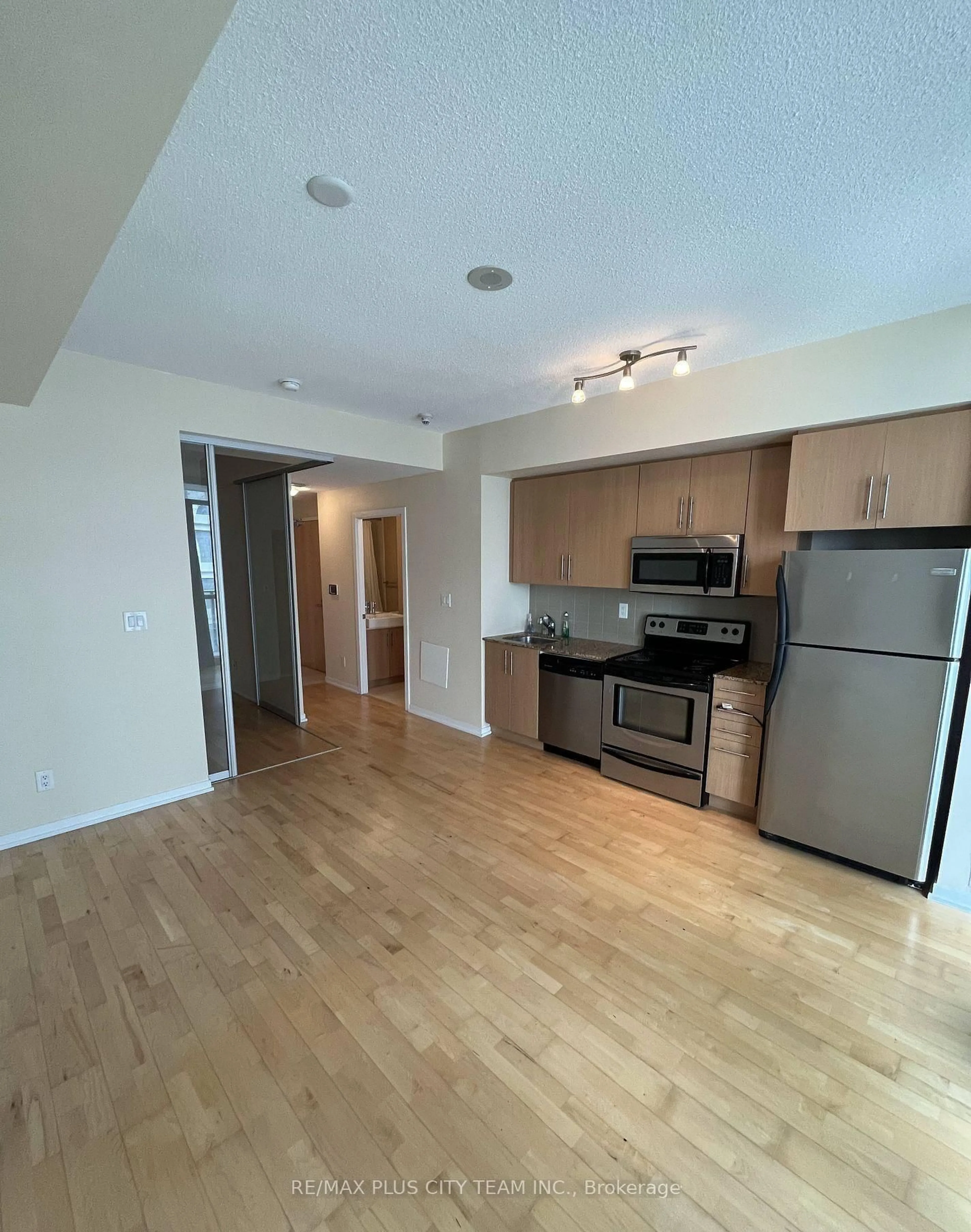 Unknown for 65 Bremner Blvd #2206, Toronto Ontario M5J 0A7