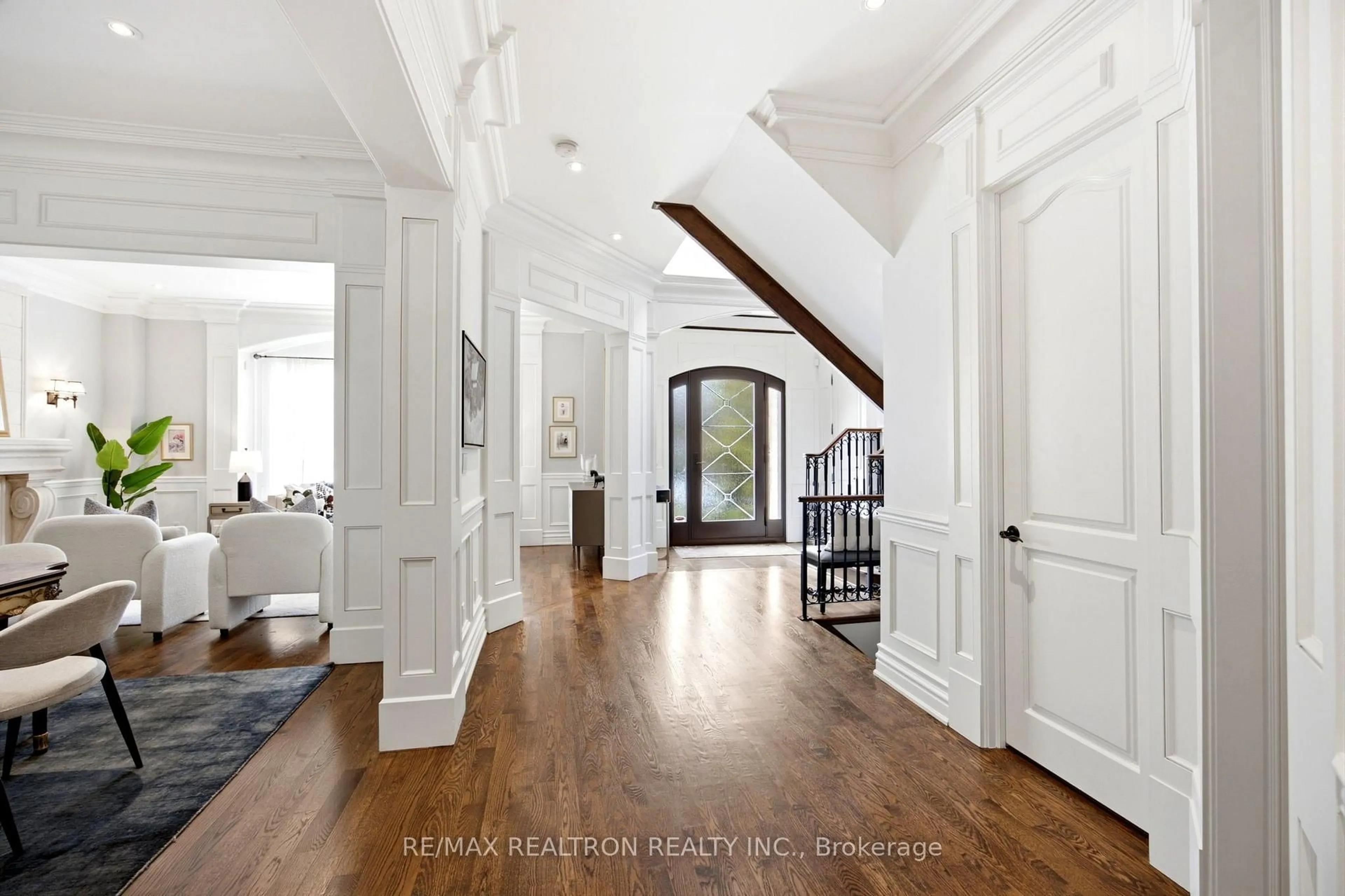 Indoor entryway for 268 Brooke Ave, Toronto Ontario M5M 2L2