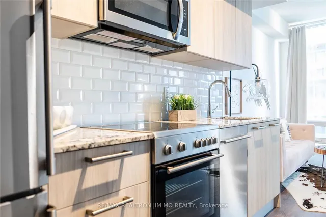 28 Wellesley St #706, Toronto 4