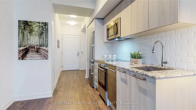 28 Wellesley St #706, Toronto 5