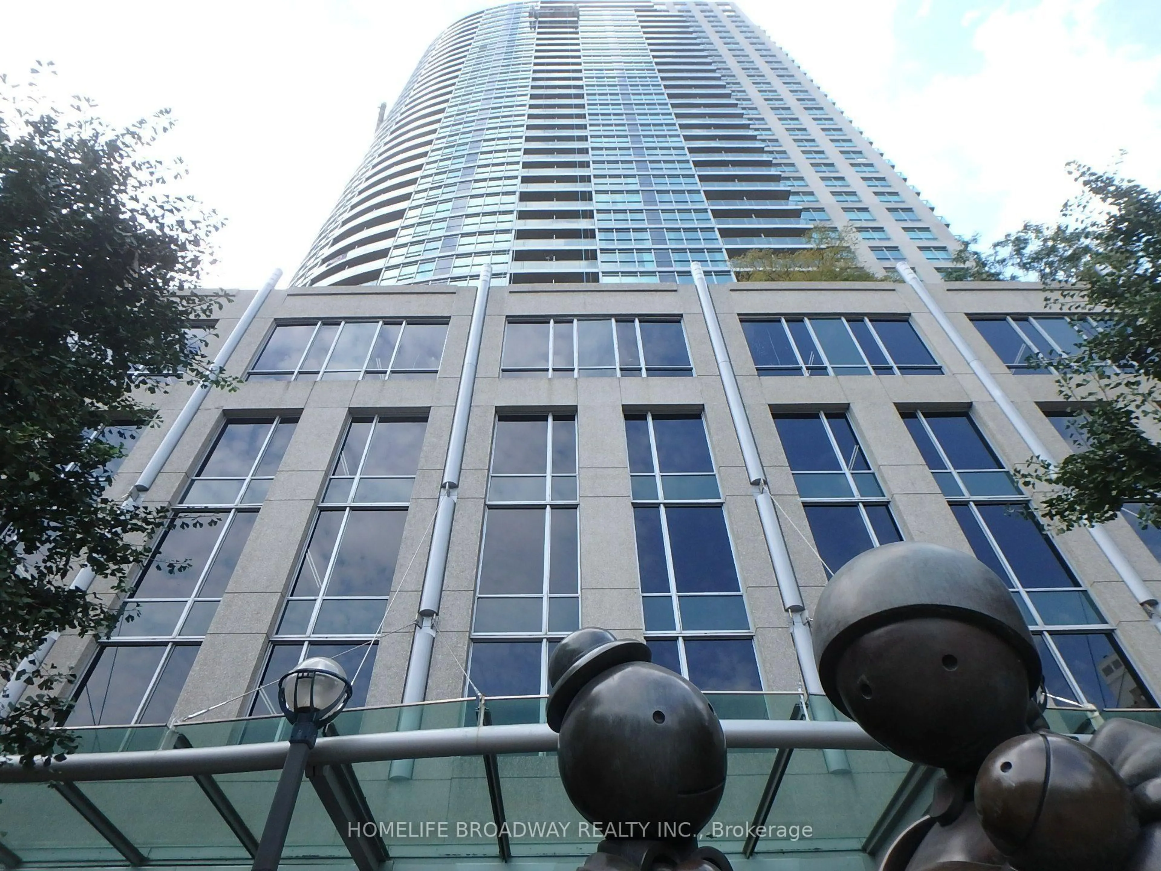 Indoor foyer for 18 Yonge St #1906, Toronto Ontario M5E 1R4