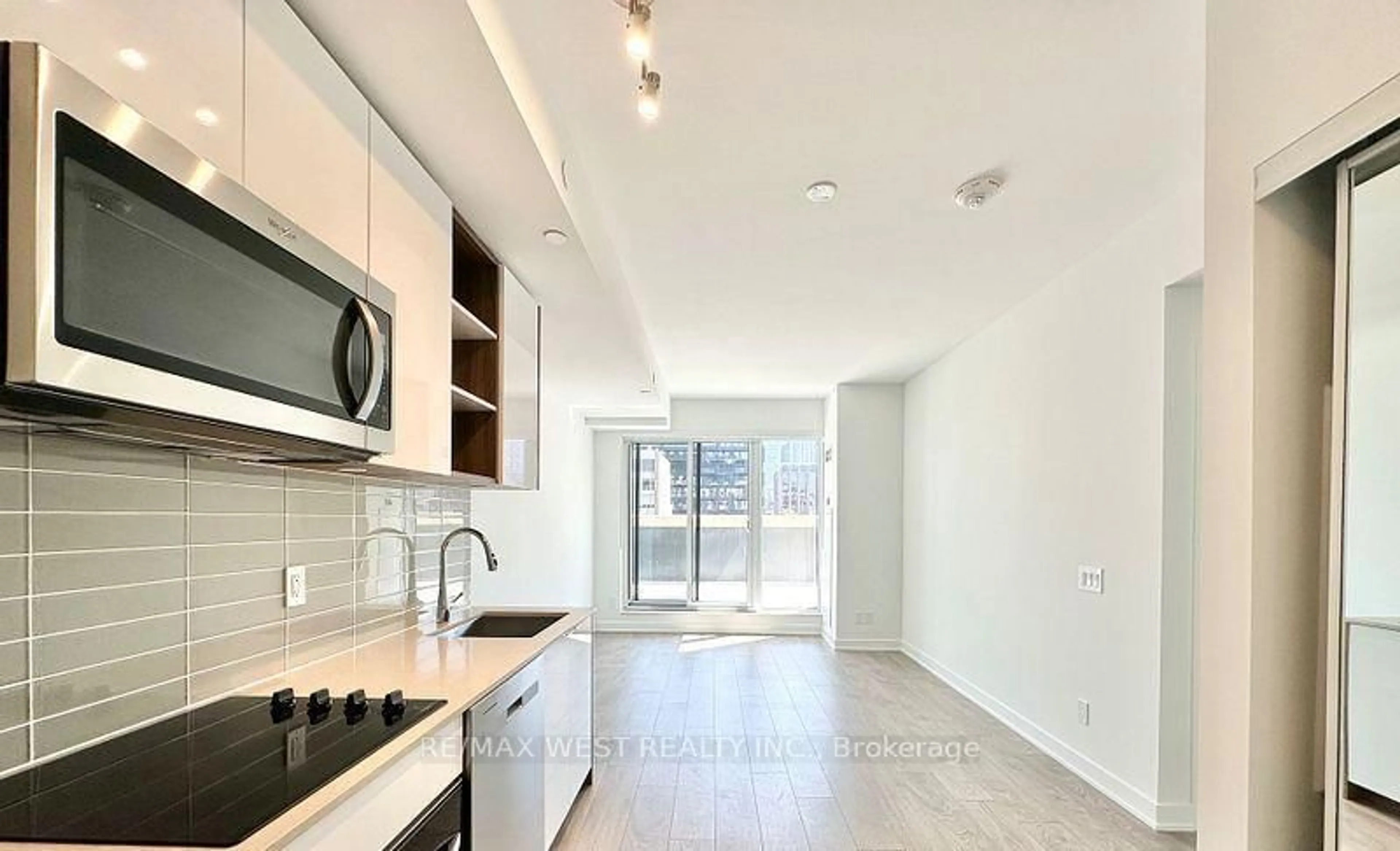 Unknown for 543 Richmond St #616, Toronto Ontario M5V 0W9
