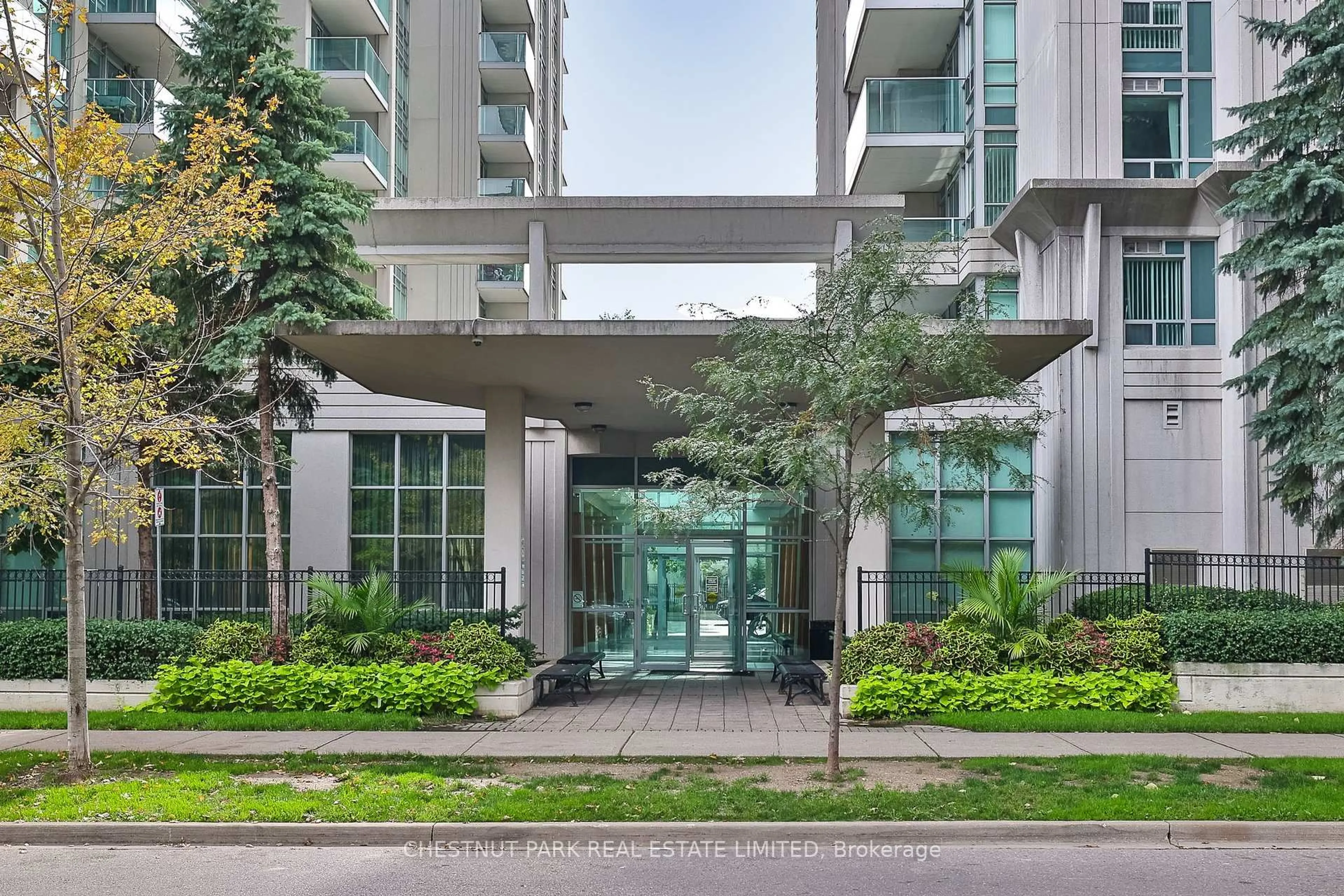 Indoor foyer for 35 Bales Ave #1901, Toronto Ontario M2N 2V7