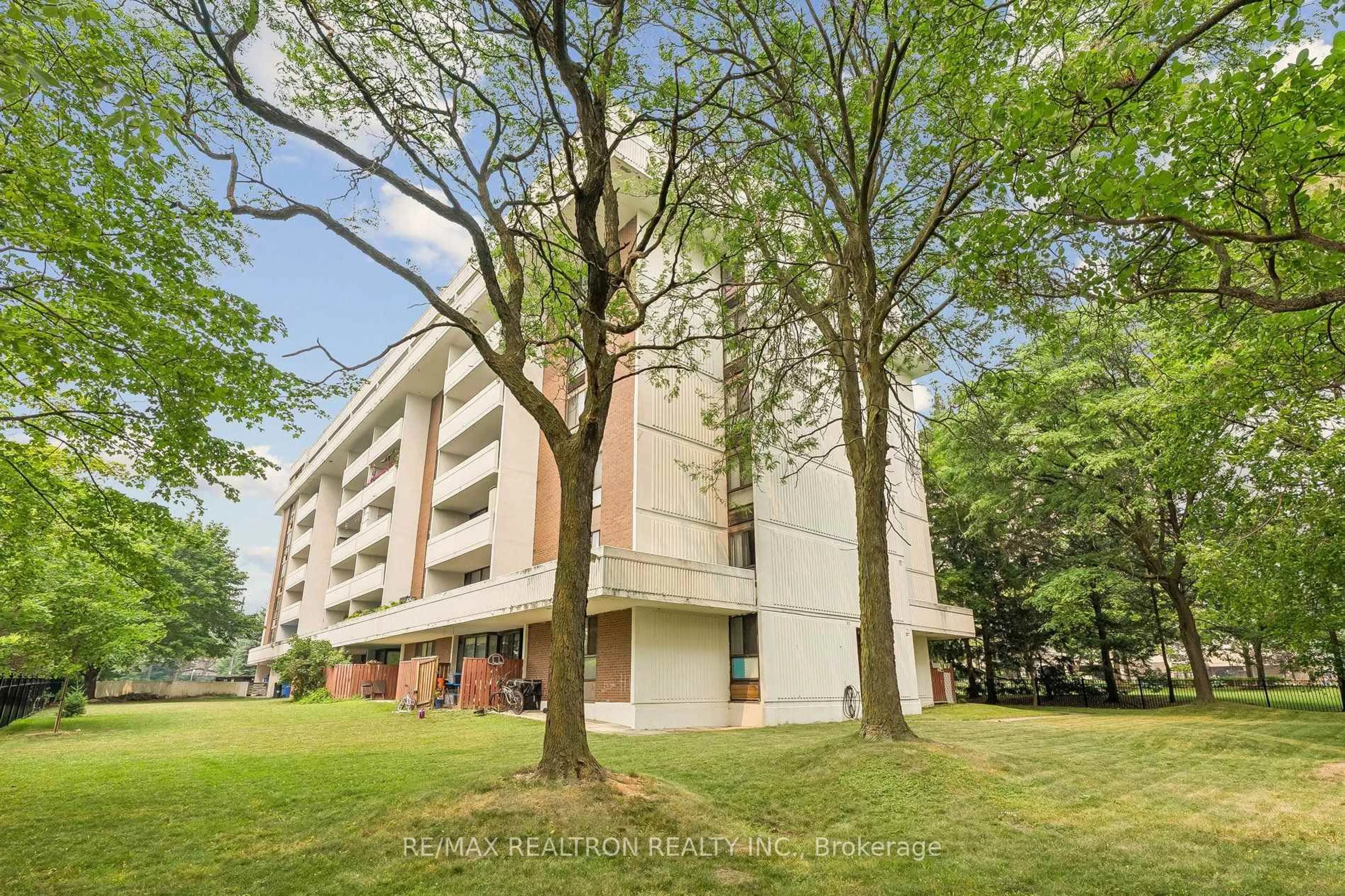 Unknown for 1111 Steeles Ave #307, Toronto Ontario M2R 3M9