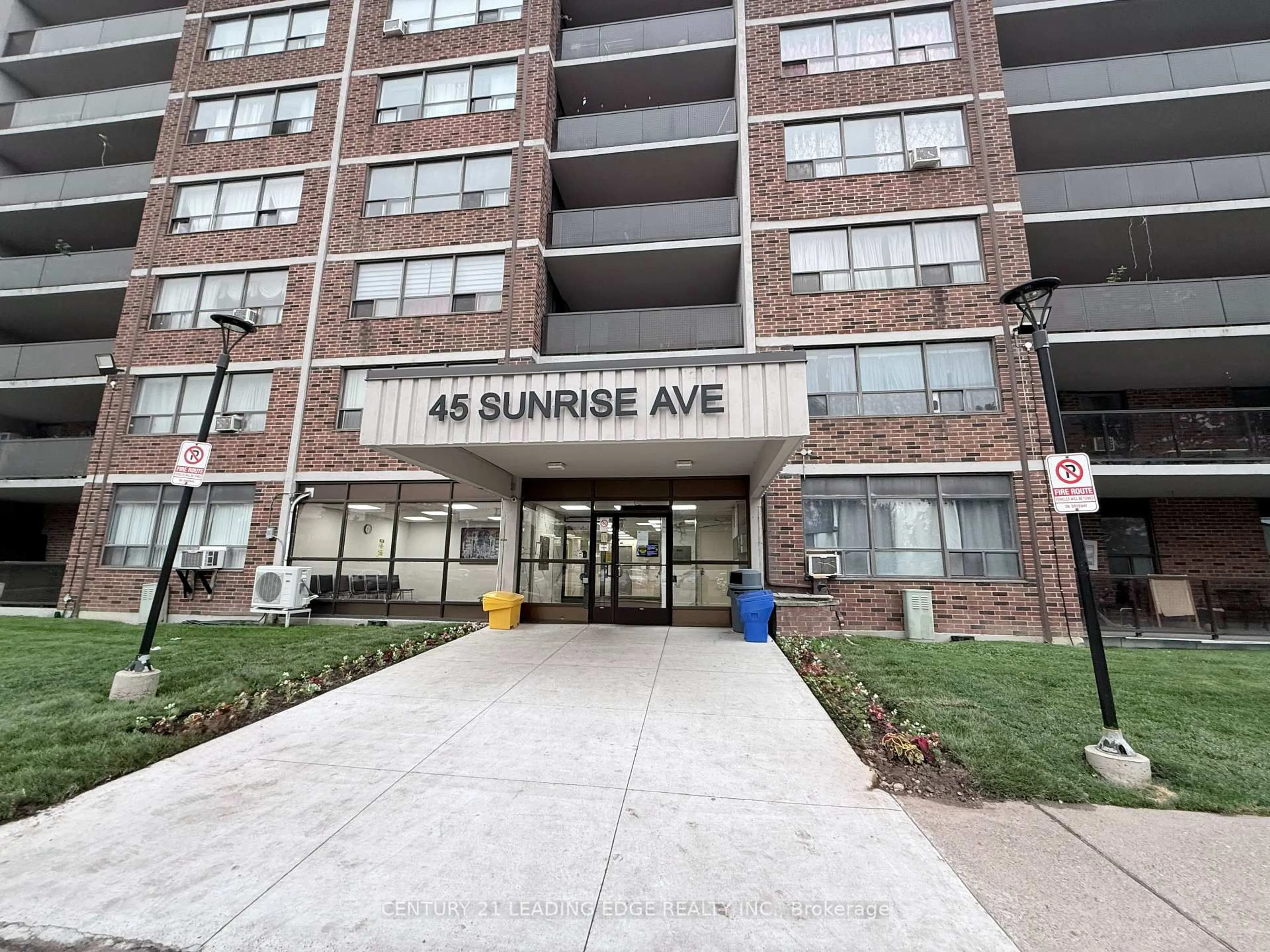 Indoor foyer for 45 Sunrise Ave #701, Toronto Ontario M4A 2S3