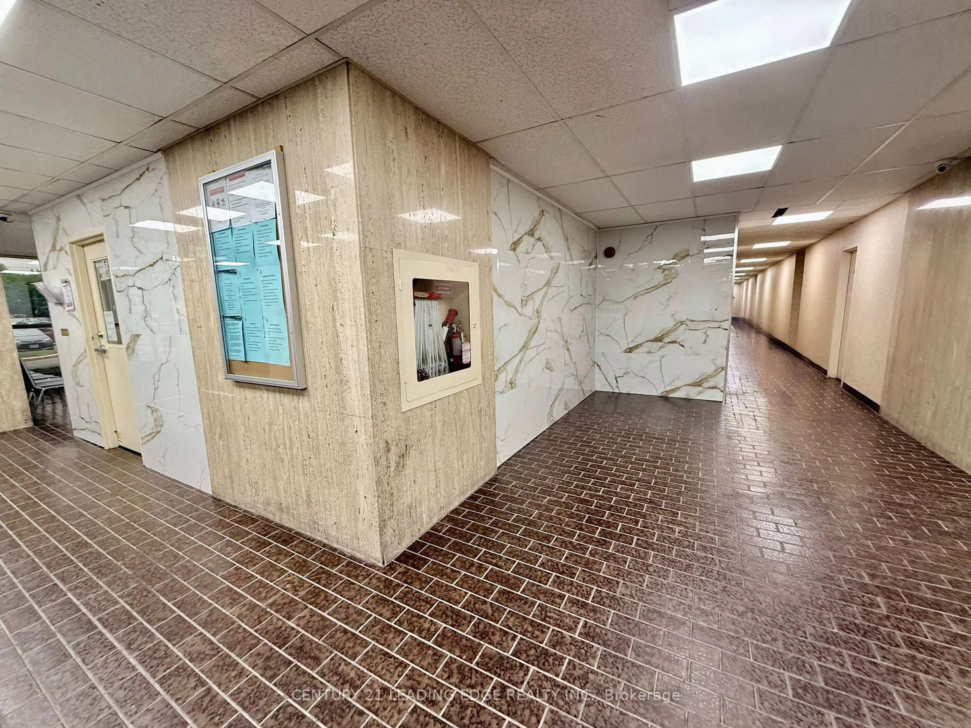 Indoor foyer for 45 Sunrise Ave #701, Toronto Ontario M4A 2S3